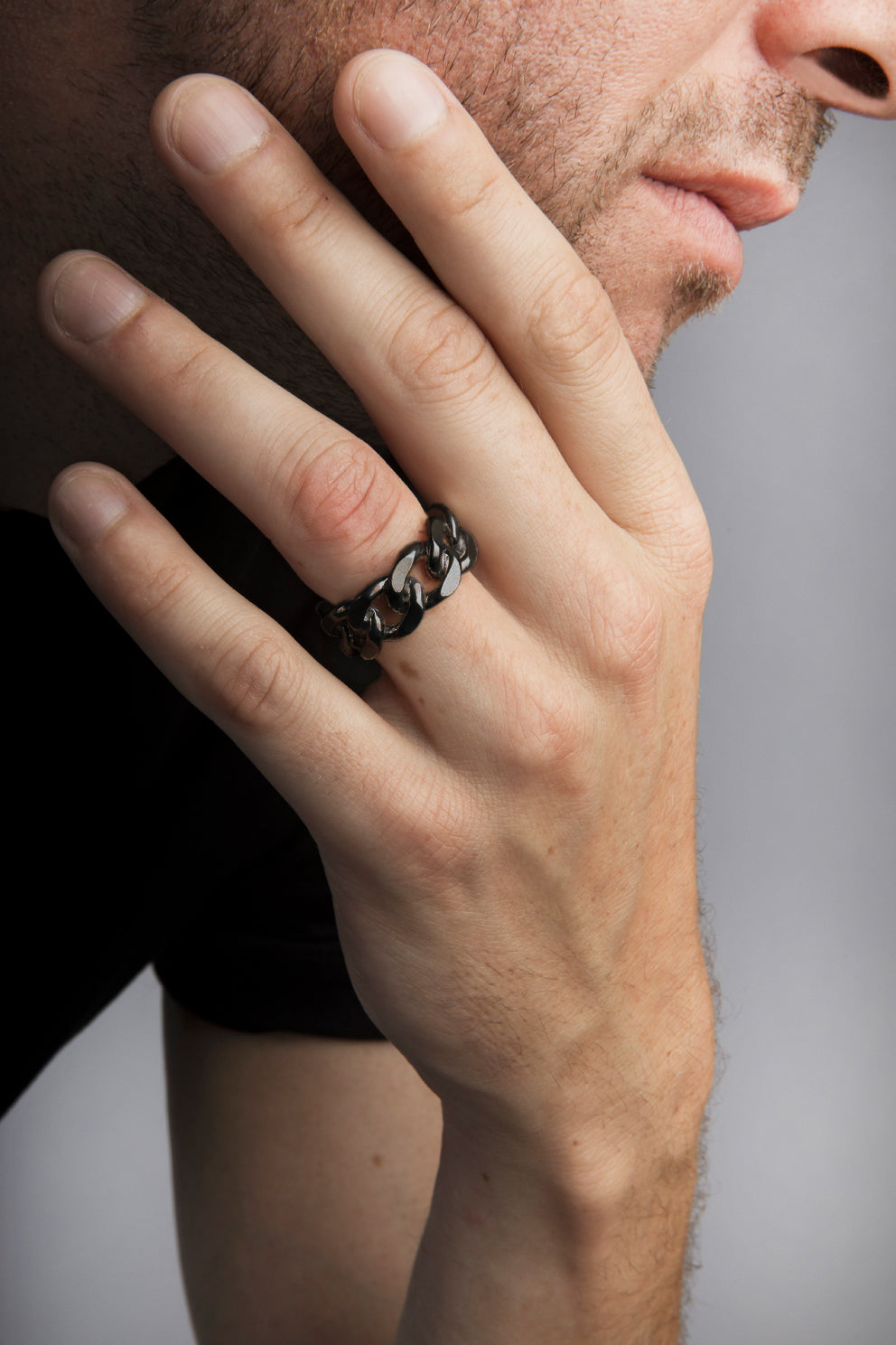 esther-perbandt-tank-chain-bold-ring-gunmetal-edelstahl image 5