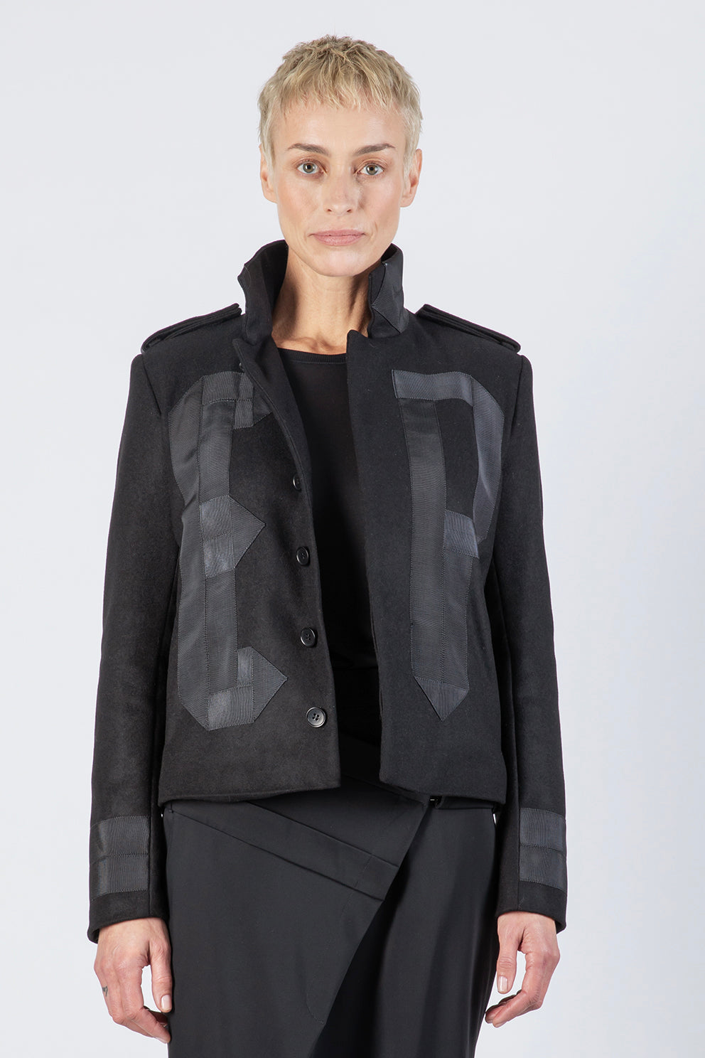esther-perbandt-initial-jacke-schwarz-wolle-kaschmir image 3