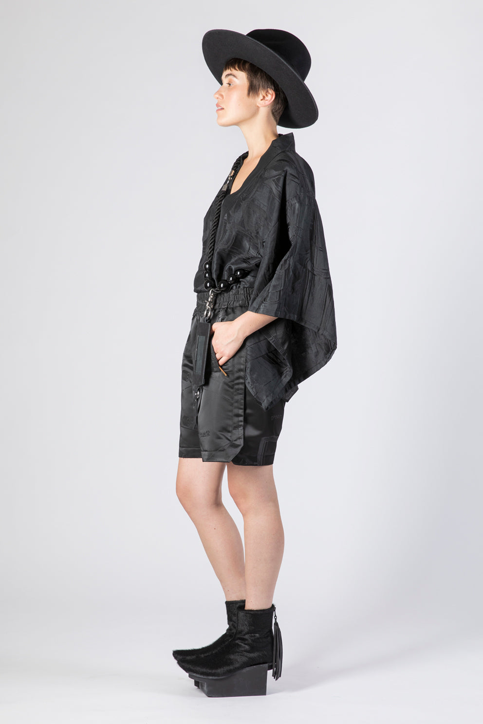 esther-perbandt-machine-short-kimono-damen-schwarz-seide image 3