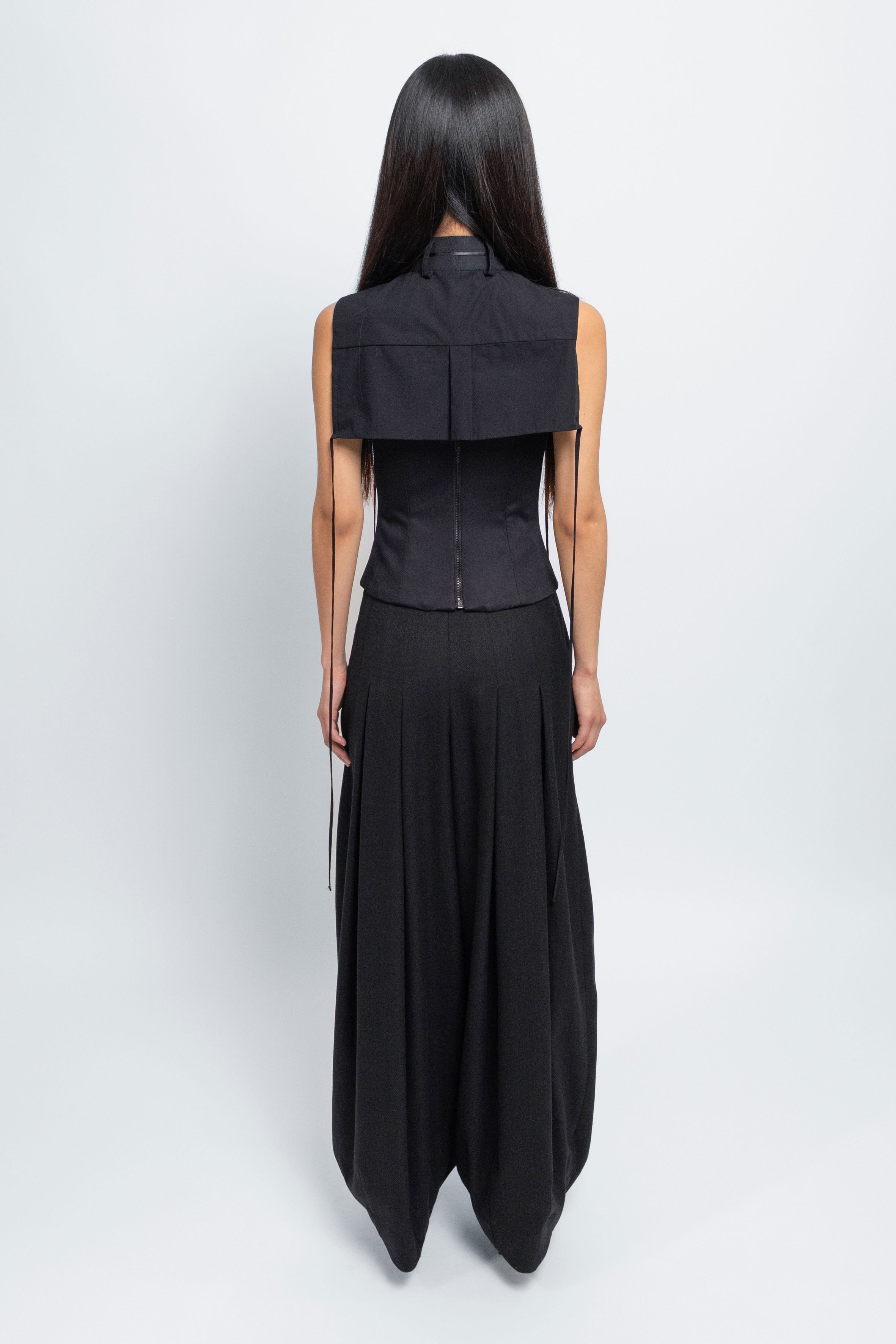 esther-perbandt-wild-waistband-shirt-schwarz-rmellos-baumwolle image 7