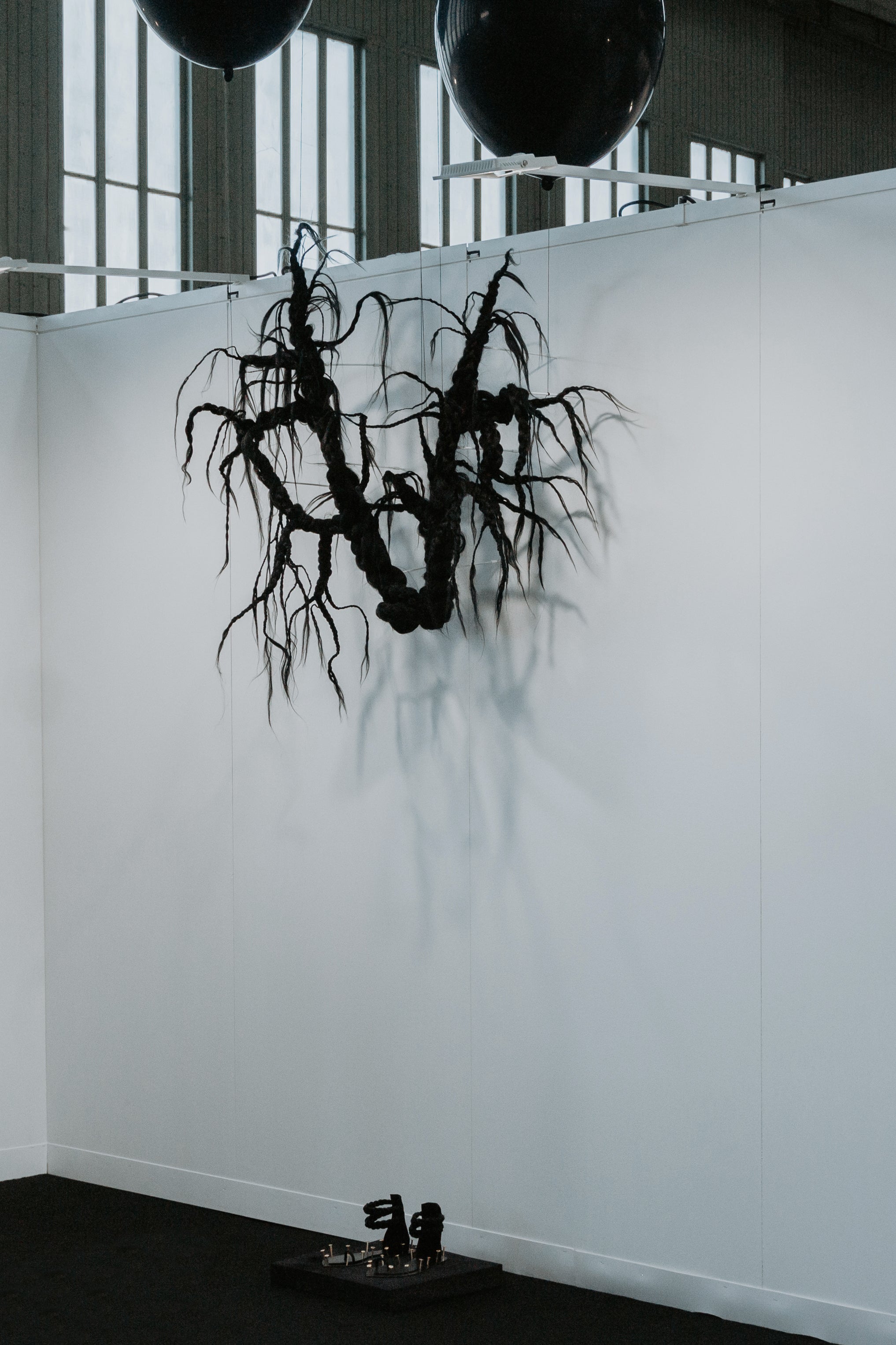 esther-perbandt-curse-and-blessing-kunstinstallation-40x40-cm image 4