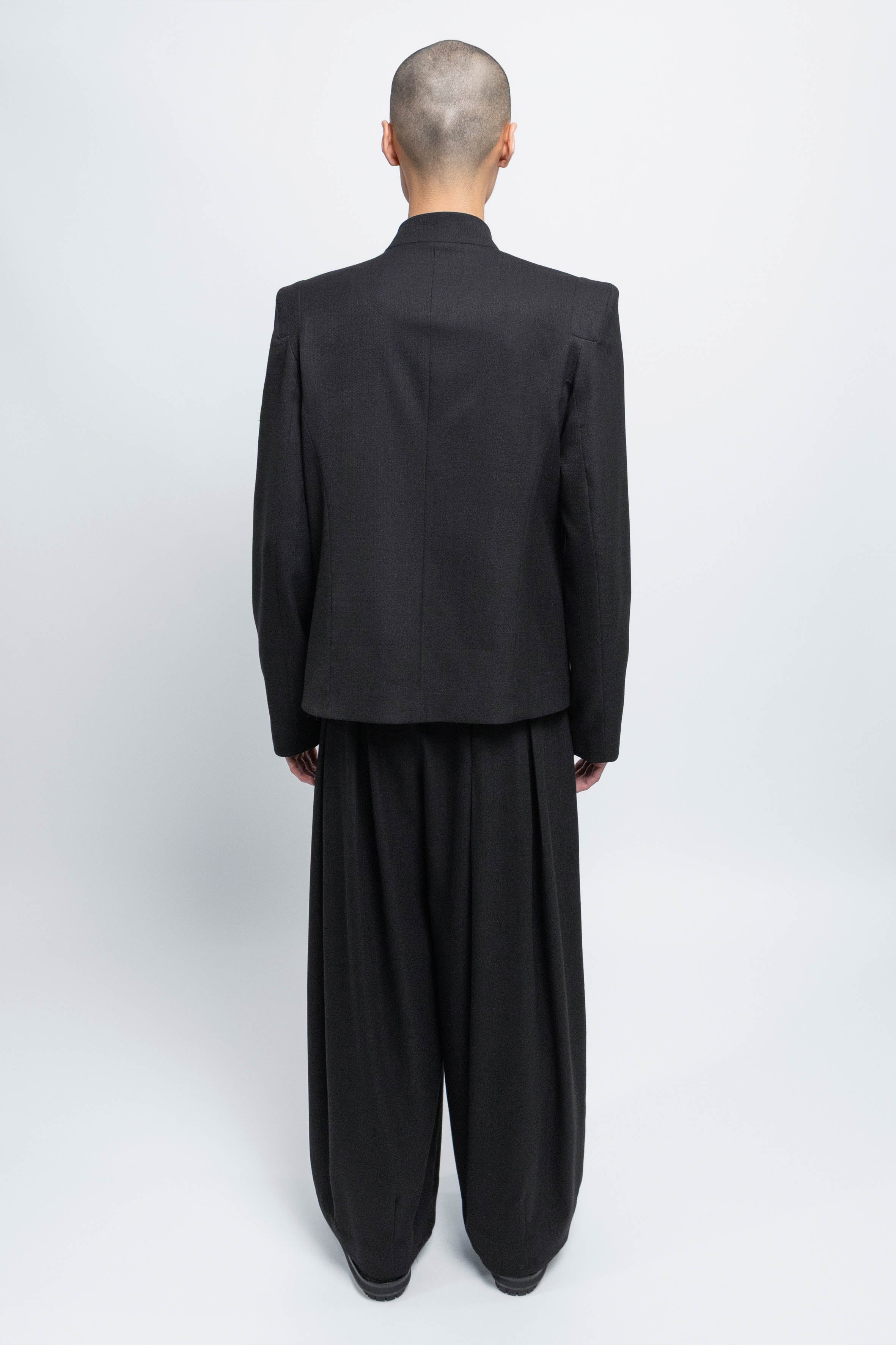 esther-perbandt-tight-blazer-herren-schwarz-stehkragen image 3