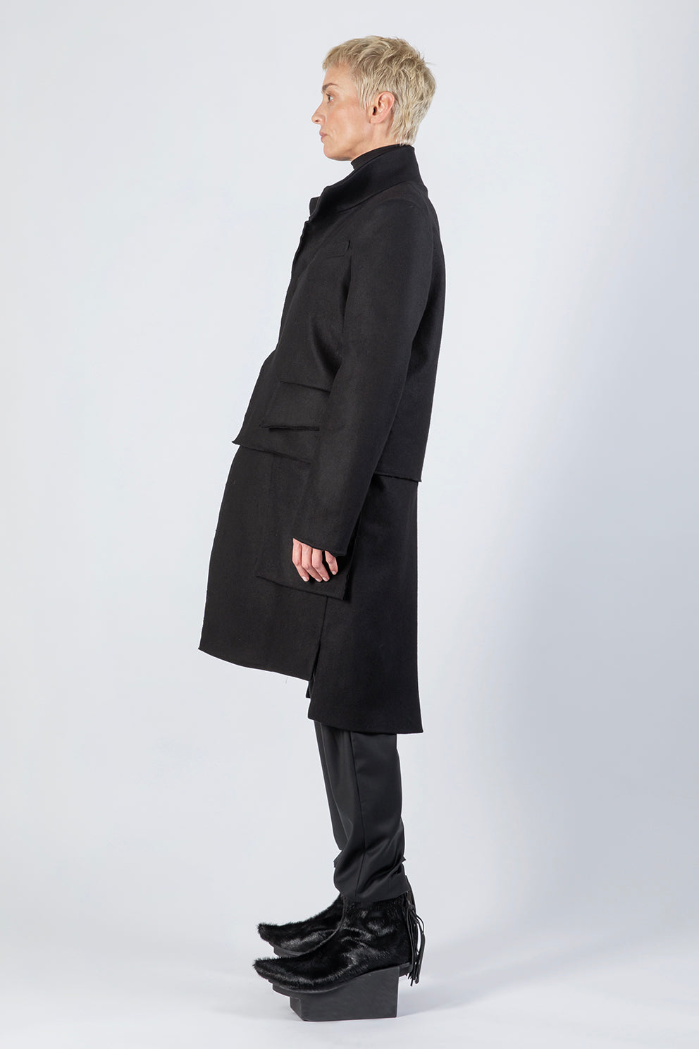 esther-perbandt-walker-mantel-damen-schwarz-wolle-kaschmir image 6