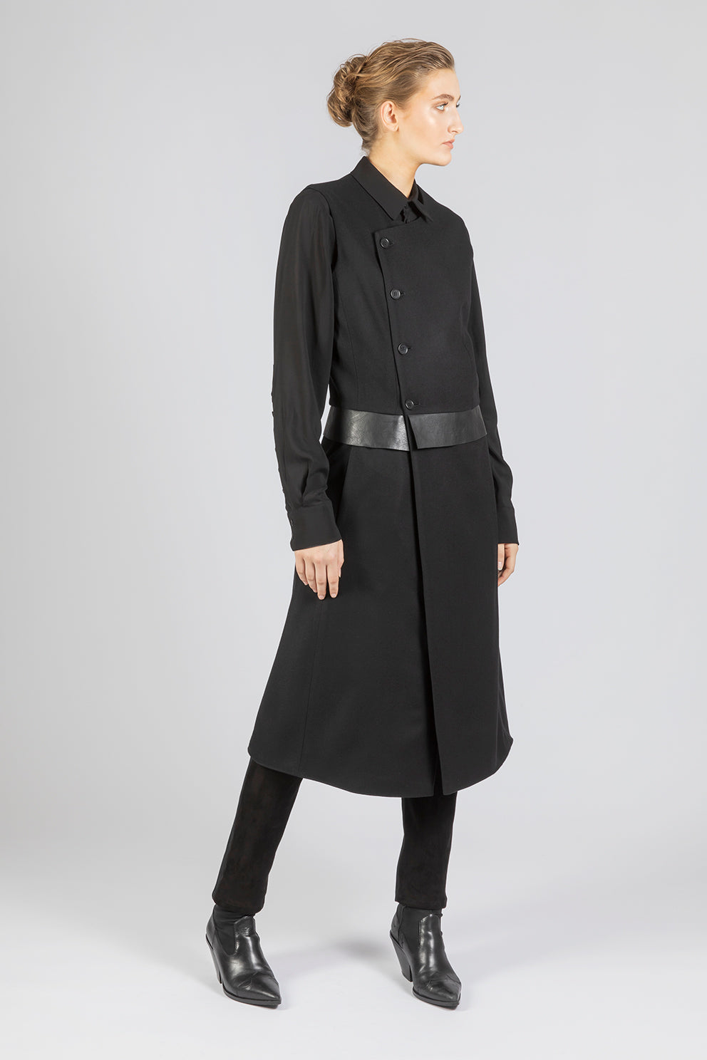 esther-perbandt-dart-long-weste-schwarz-wolle-leder image 5