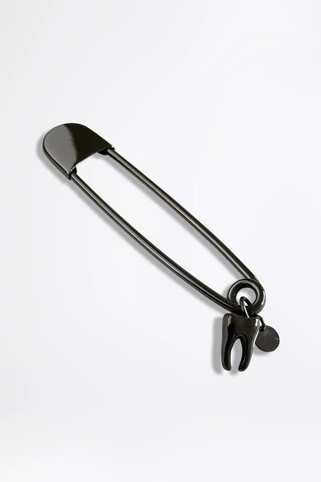 esther-perbandt-tooth-sicherheitsnadel-brosche-gunmetal-zahn image 1