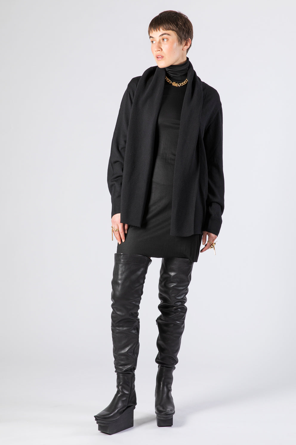 esther-perbandt-earthlight-cardigan-merino-schwarz-lang image 1