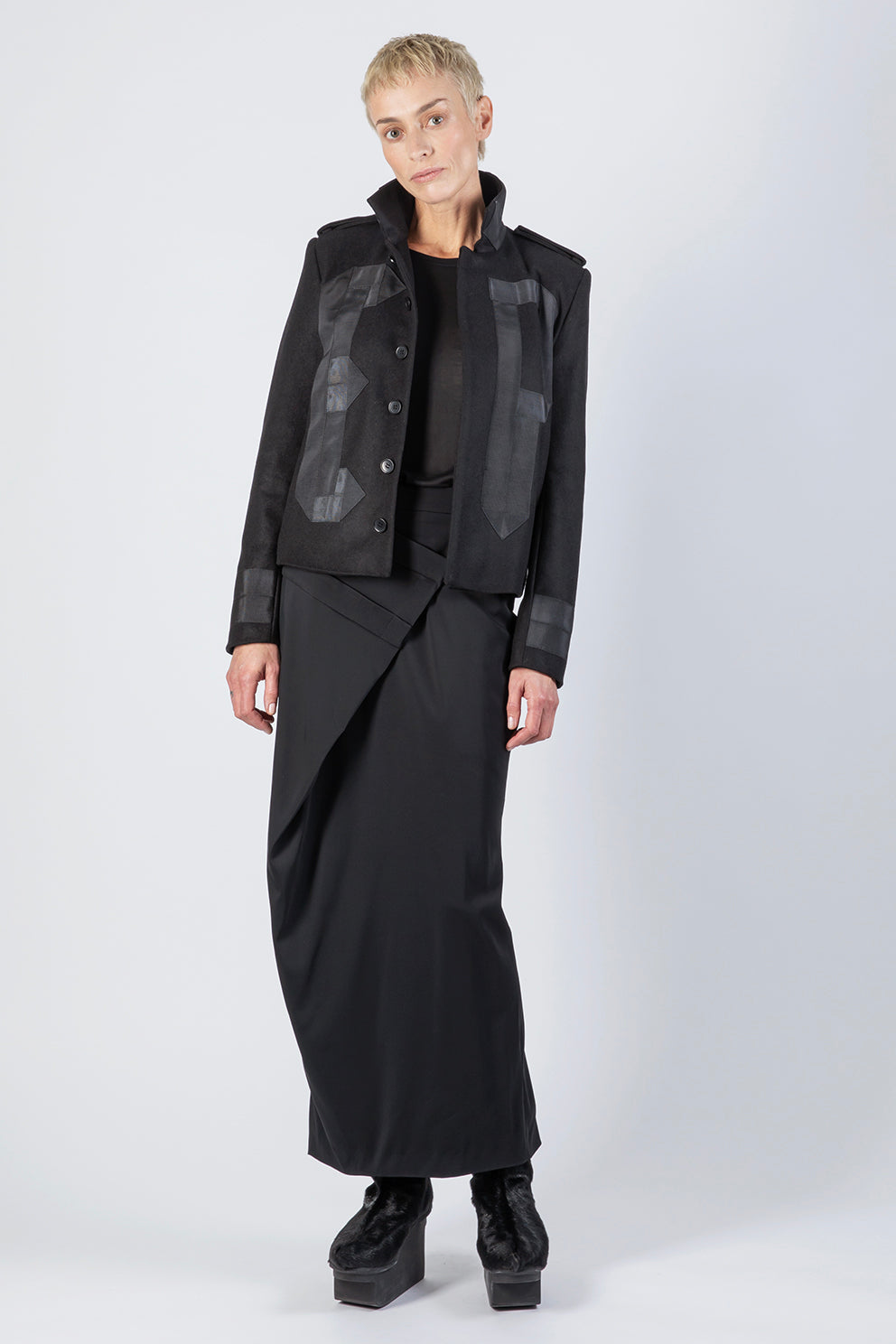 esther-perbandt-initial-jacke-schwarz-wolle-kaschmir image 1
