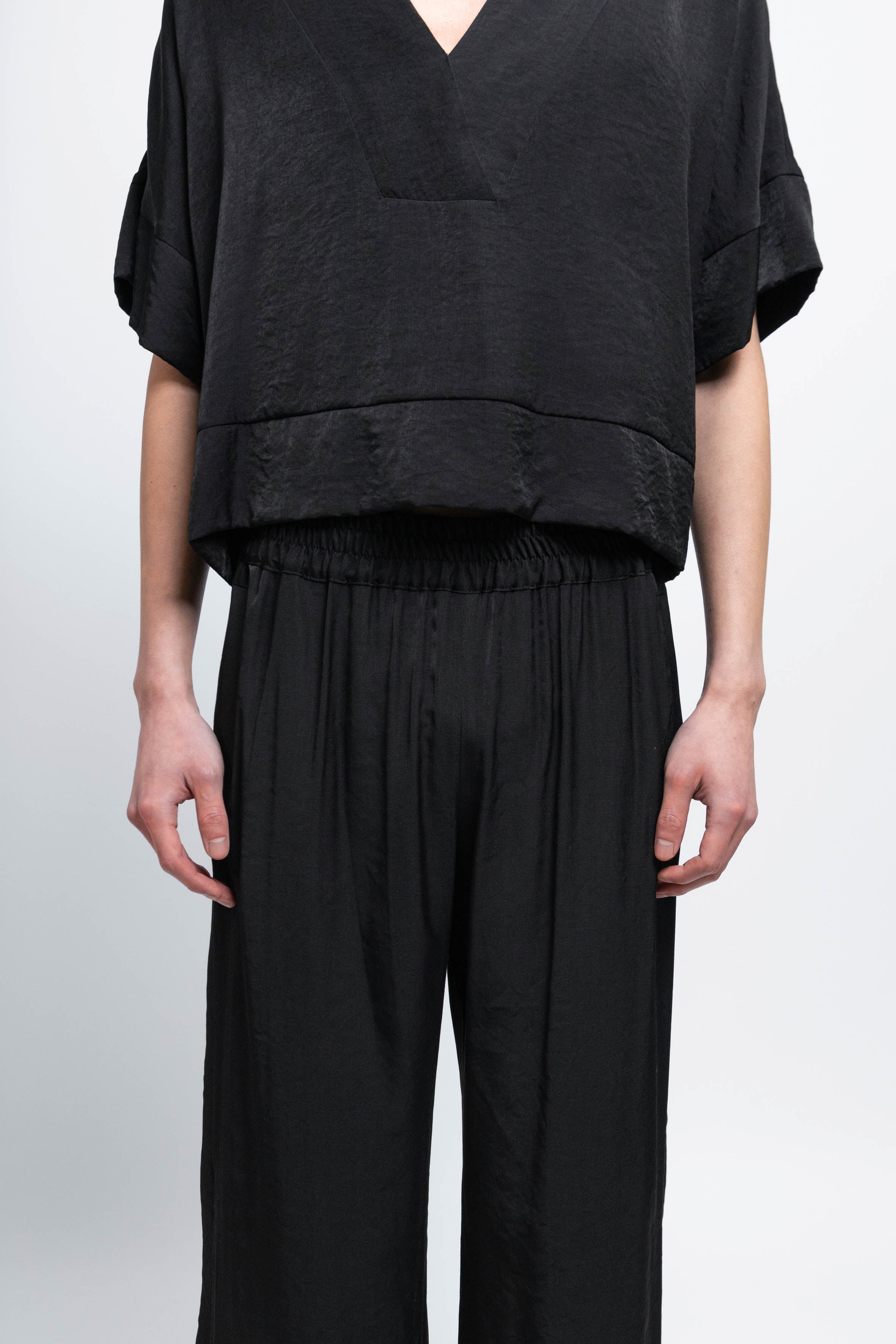esther-perbandt-atelier-long-hose-schwarz-locker-herren image 7