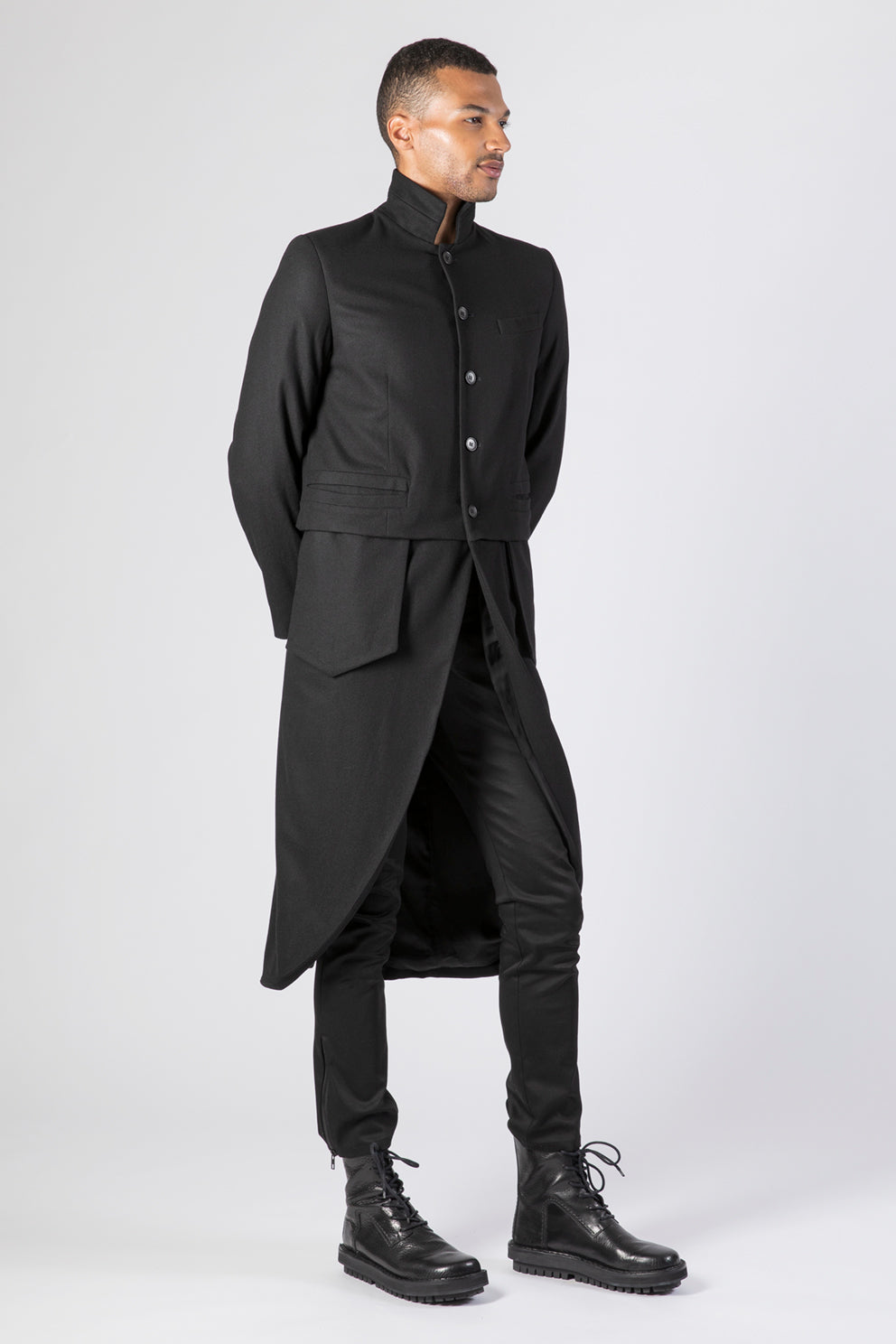 esther-perbandt-tailcoat-mantel-herren-schwarz-wolle image 4