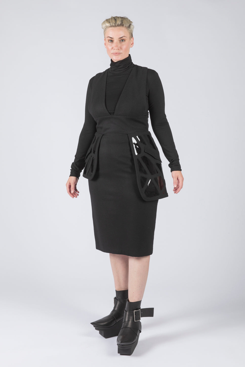esther-perbandt-mosquito-kleid-schwarz-wolle-enges-minikleid image 4