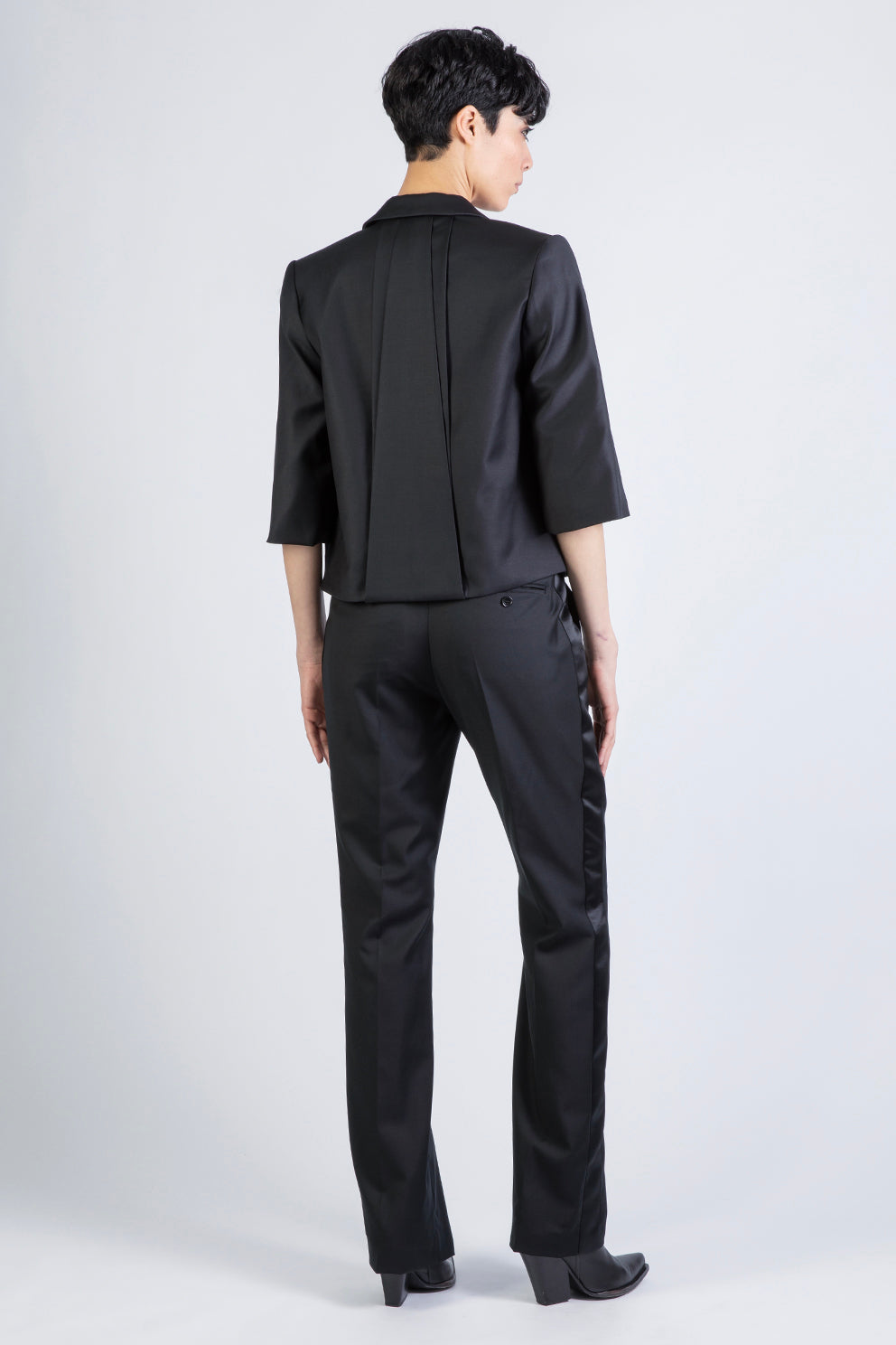 esther-perbandt-box-blazer-damen-schwarz-wolle-kurz image 6
