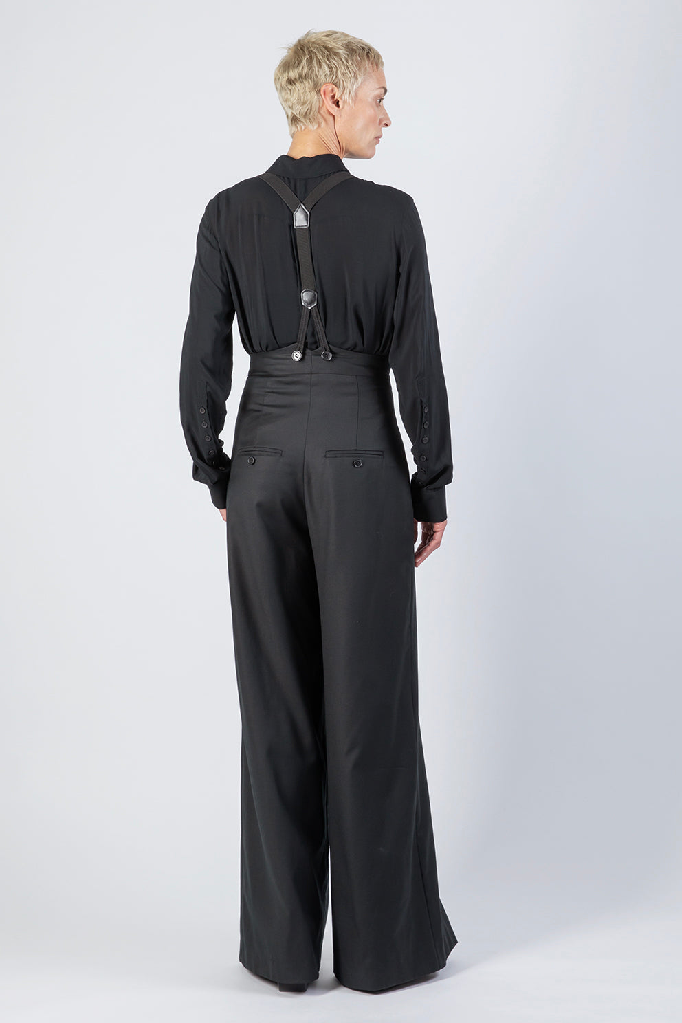 esther-perbandt-highwaist-hose-schwarz-wolle-tr-ger image 4