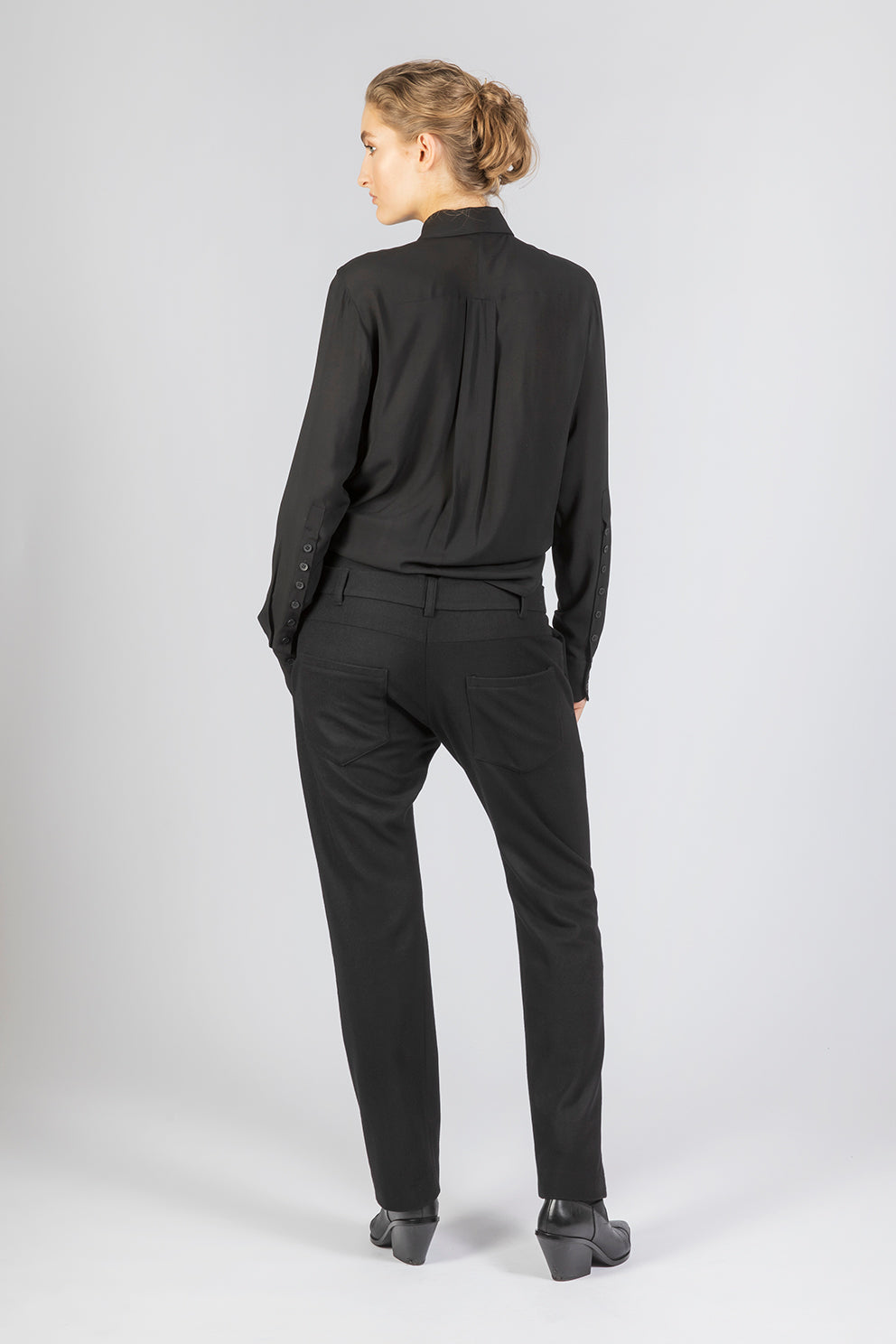 esther-perbandt-jaybo-cashmere-stoffhose-damen-schwarz-wolle image 3