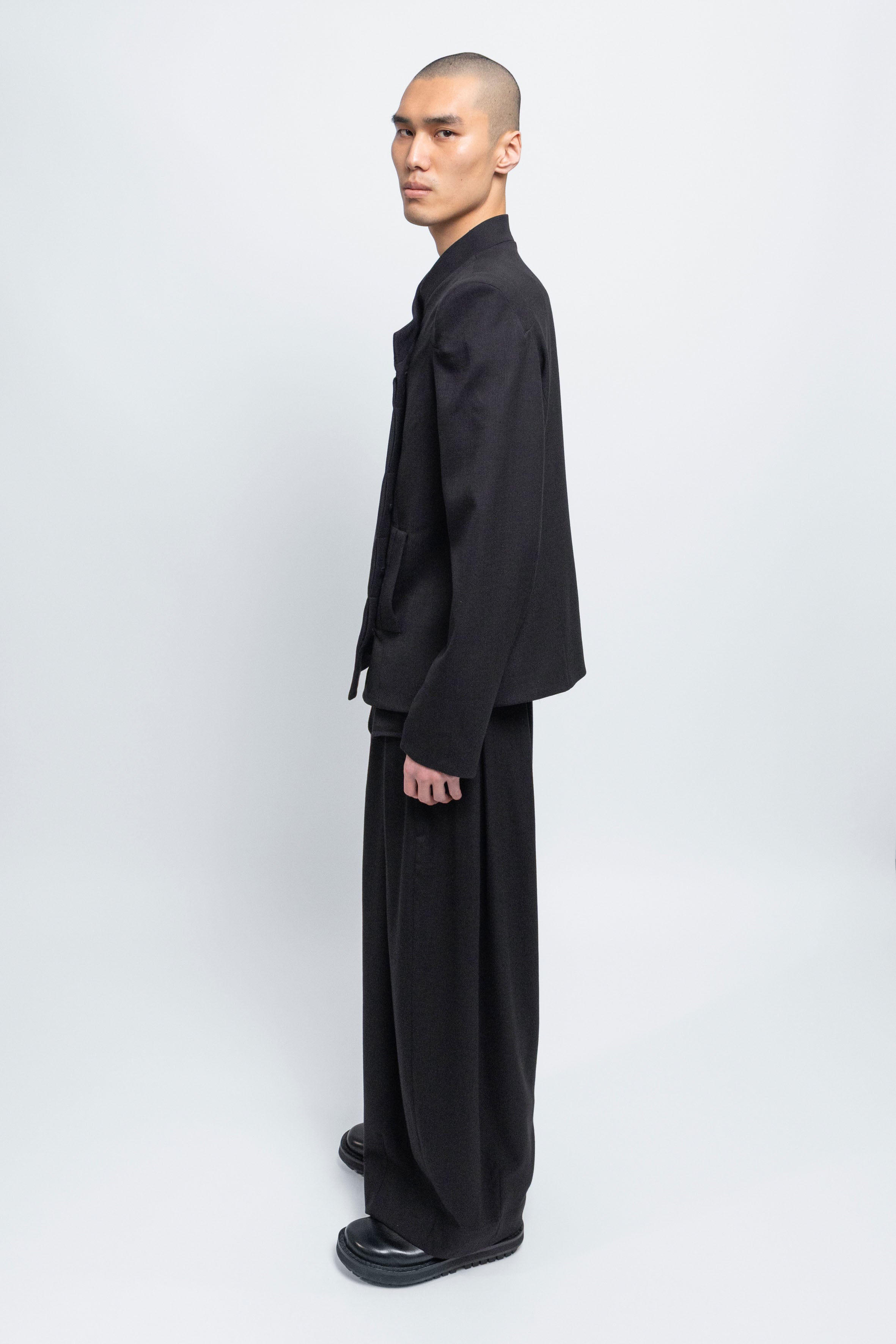 esther-perbandt-tight-blazer-herren-schwarz-stehkragen image 6