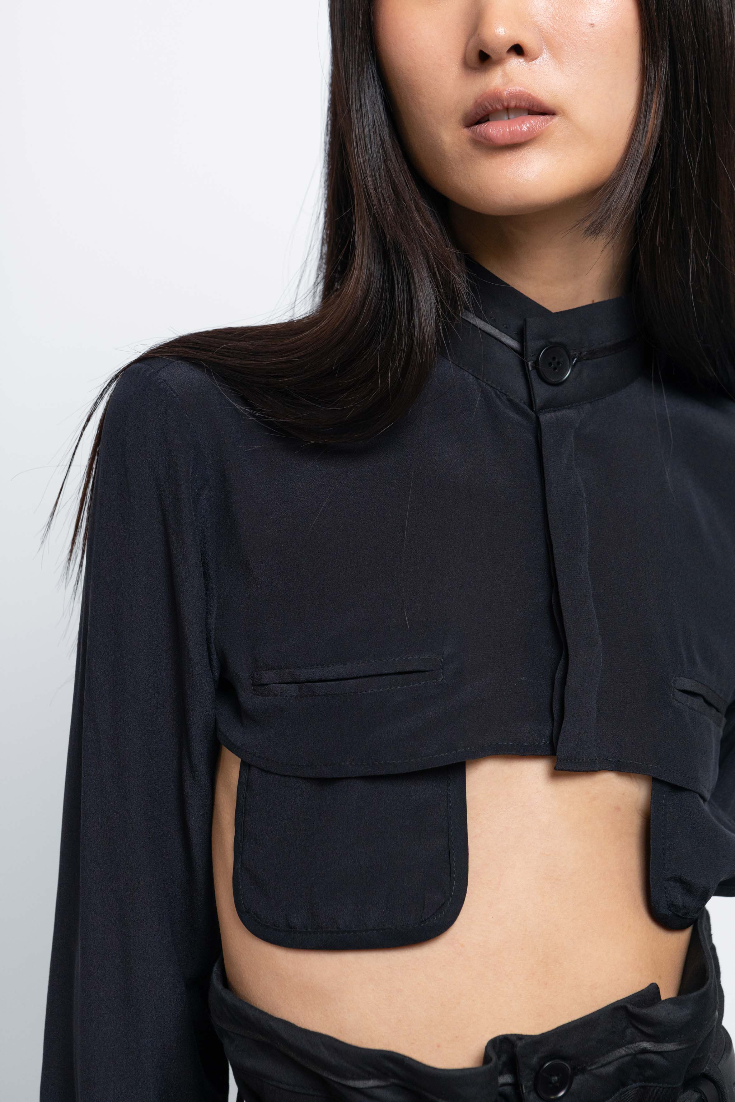 esther-perbandt-short-waistband-shirt-seide-schwarz image 7