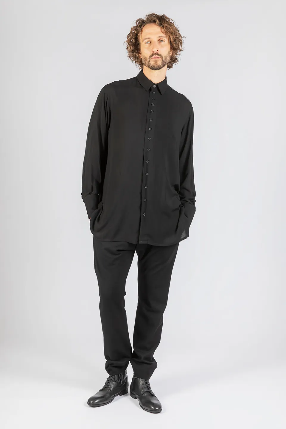 esther-perbandt-breeze-hemd-herren-schwarz-viskose-loose-fit image 1