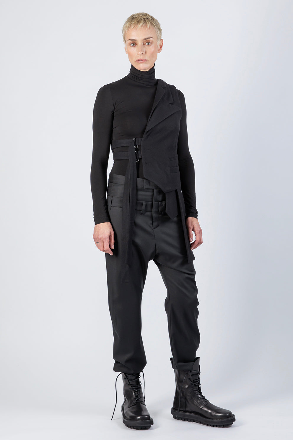 esther-perbandt-half-fin-weste-schwarz-wolle-kaschmir image 1