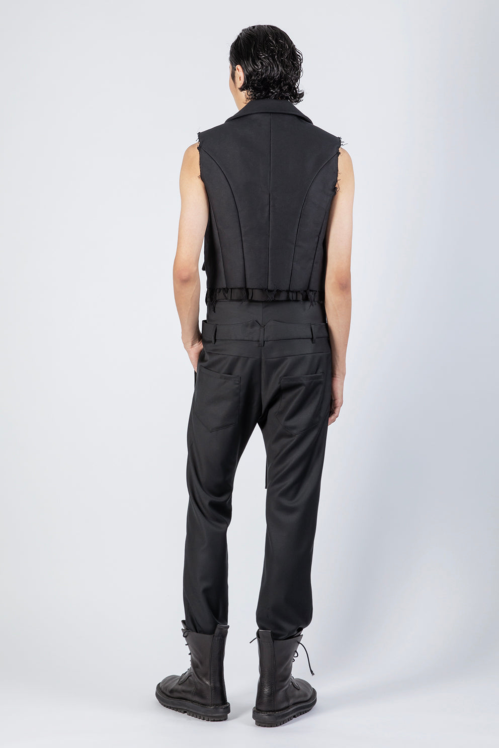 esther-perbandt-ripped-weste-herren-schwarz-baumwolle image 5