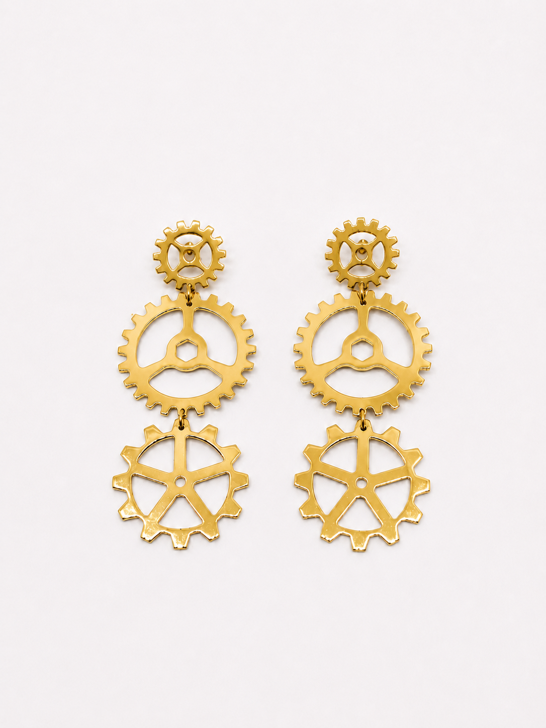 esther-perbandt-gearwheel-ohrring-triple-gold-14-7cm image 3