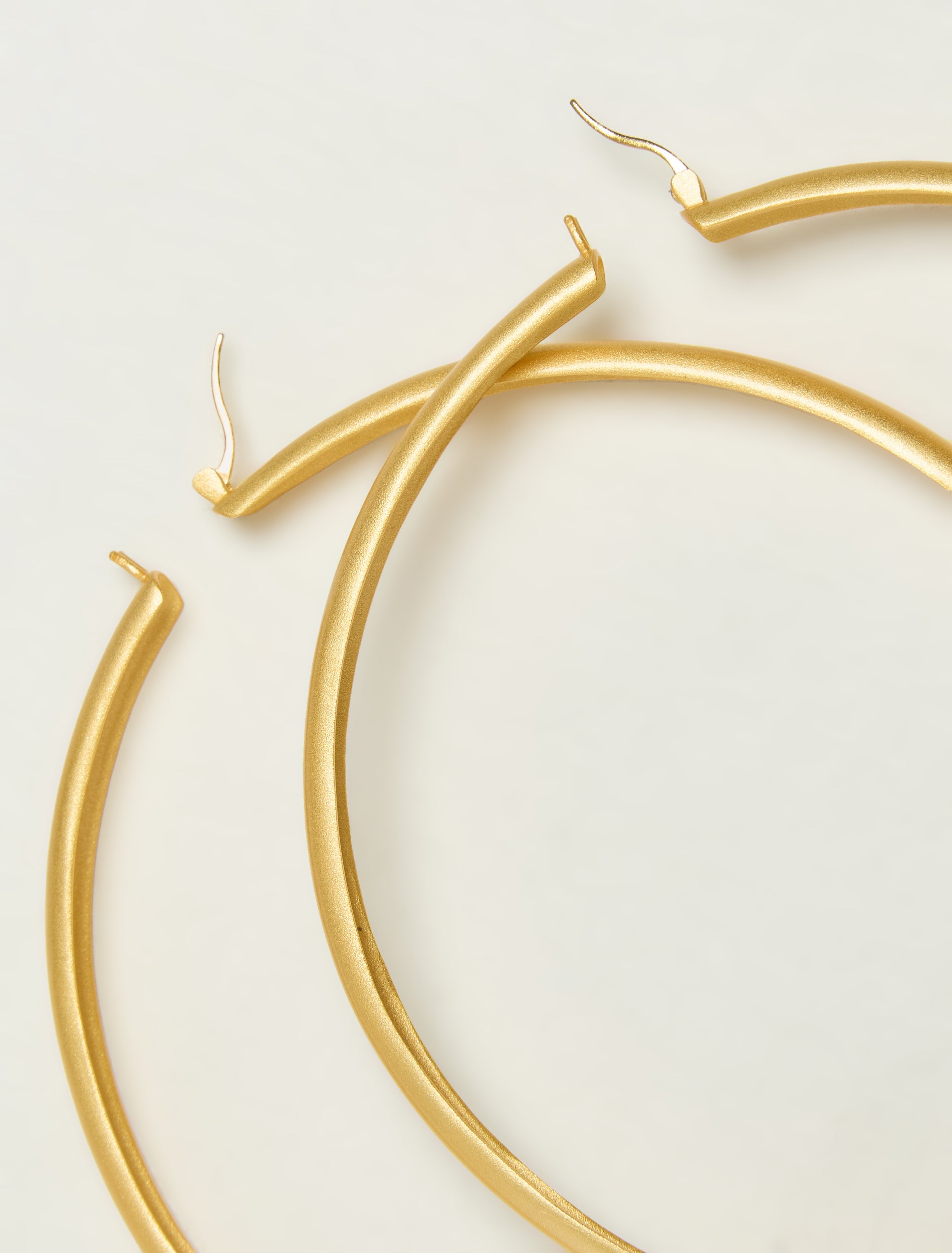 ioannes-golden-hoops-creolen-gro-messing-rhodiniert-110mm image 3