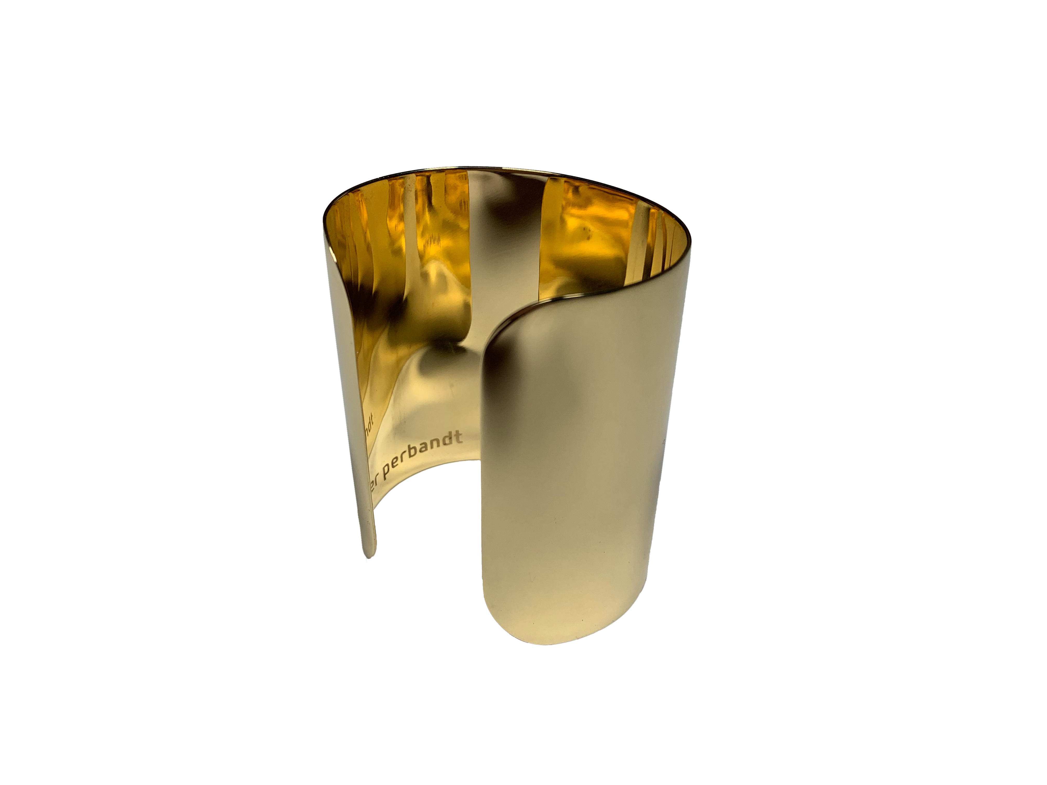 esther-perbandt-plain-armreif-gold-messing-vergoldet image 6