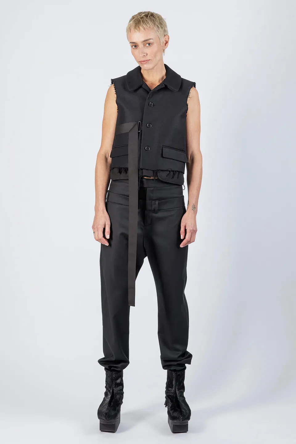 esther-perbandt-ripped-weste-damen-schwarz-baumwolle image 1
