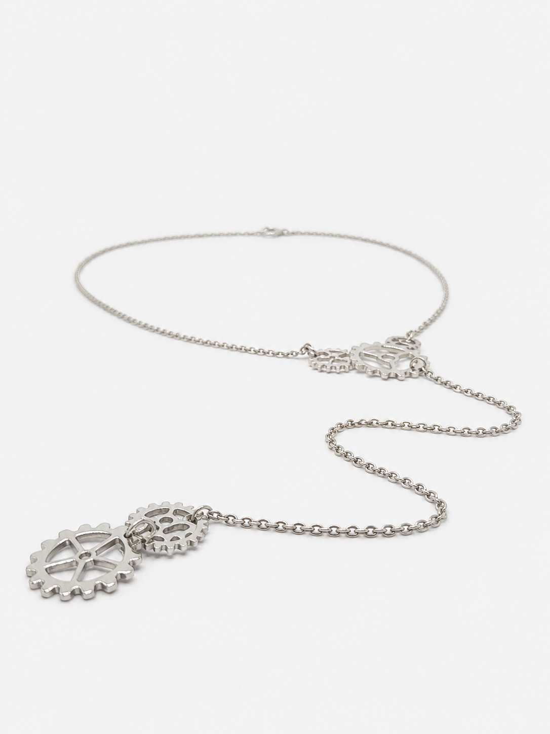 esther-perbandt-gearwheel-lange-silber-halskette-silber-ankerkette image 2