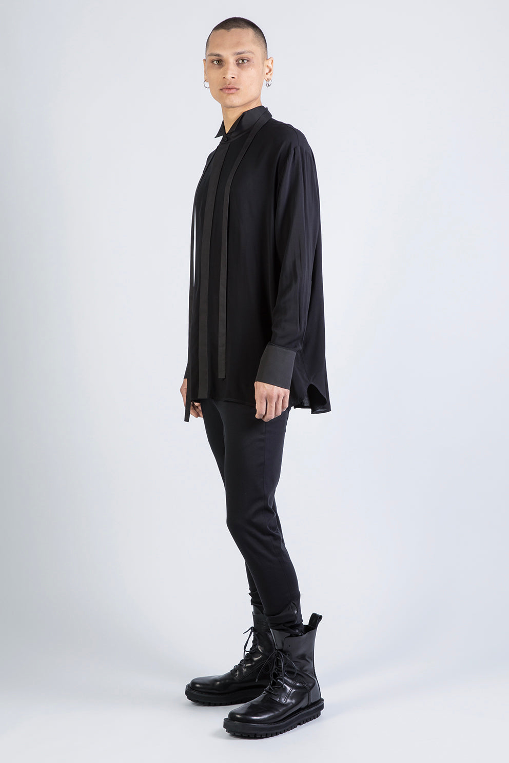 esther-perbandt-splitted-hemd-herren-schwarz-viskose image 5