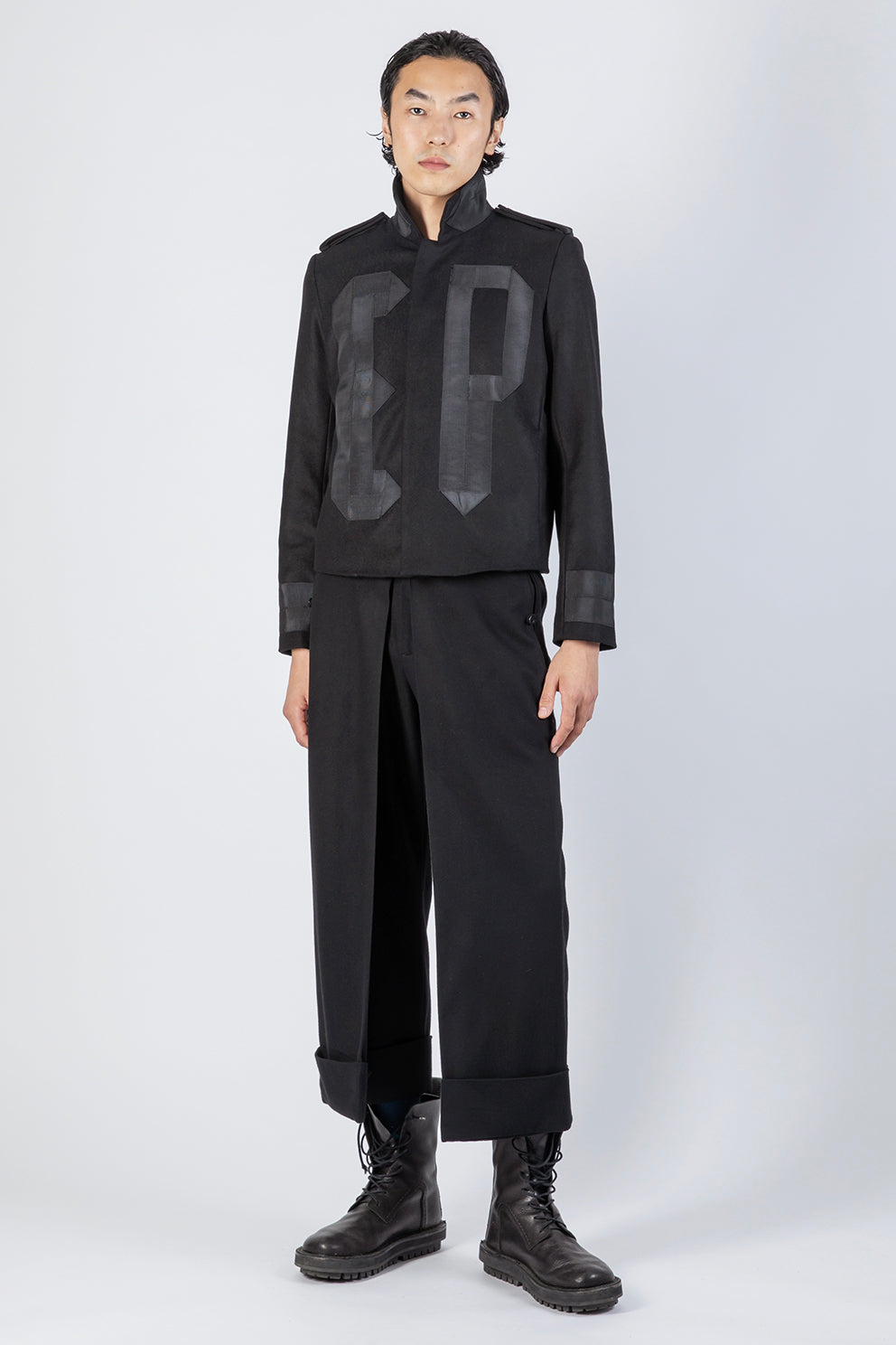 esther-perbandt-initial-jacke-herren-schwarz-wolle image 6