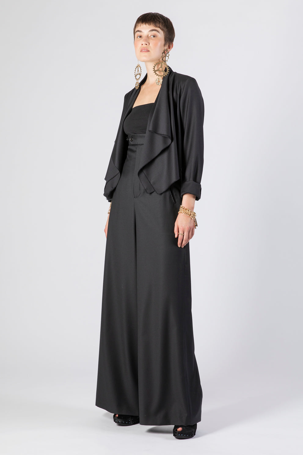 esther-perbandt-highwaist-hose-schwarz-wolle-tr-ger image 6