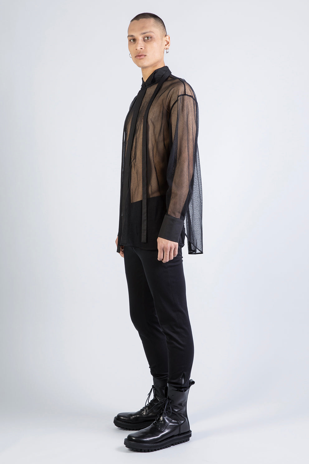 esther-perbandt-splitted-mesh-shirt-herren-schwarz-baumwolle image 5