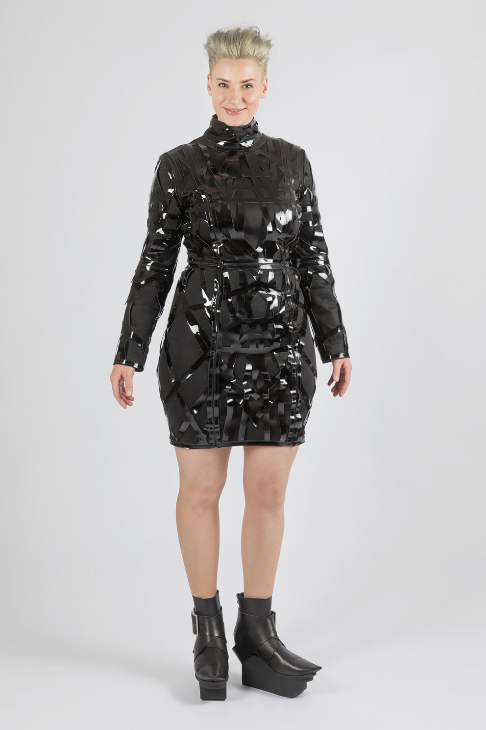esther-perbandt-moonbeams-kleid-damen-schwarz-lackleder image 5