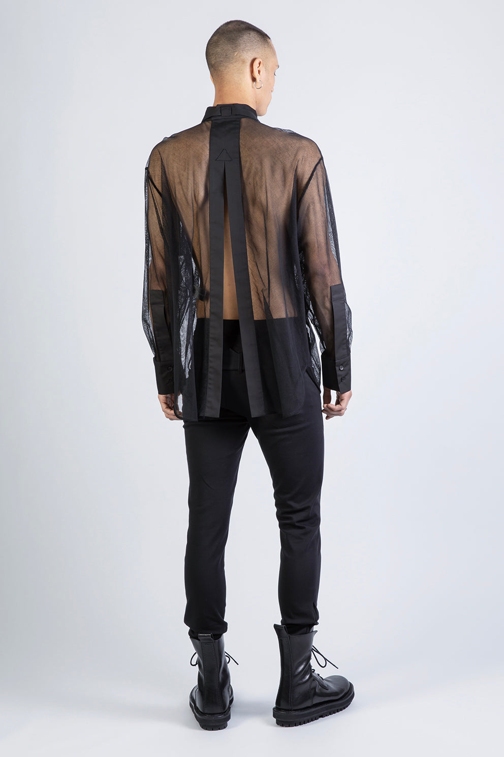 esther-perbandt-splitted-mesh-shirt-herren-schwarz-baumwolle image 6