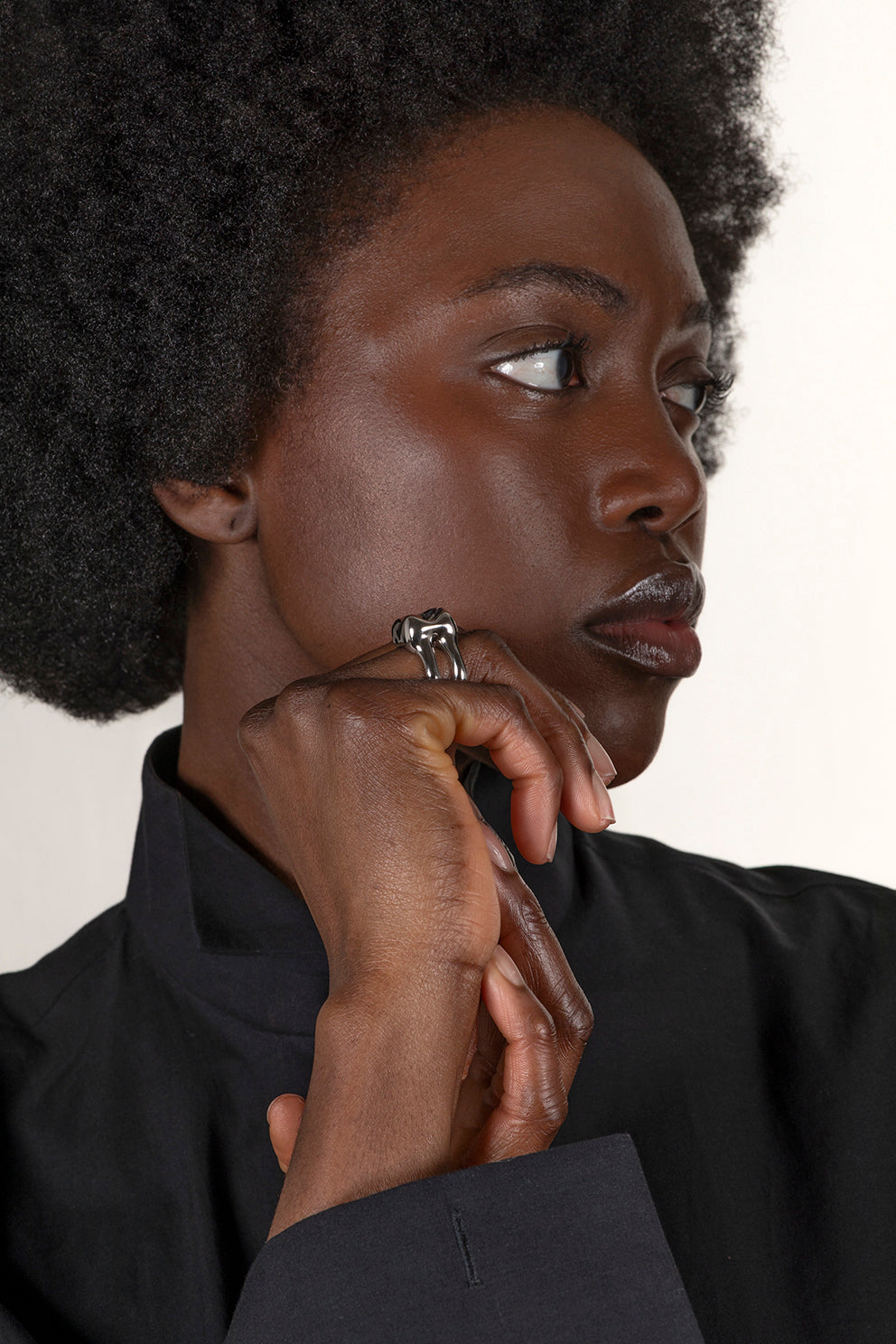 esther-perbandt-single-tooth-ring-silber-edelstahl image 3