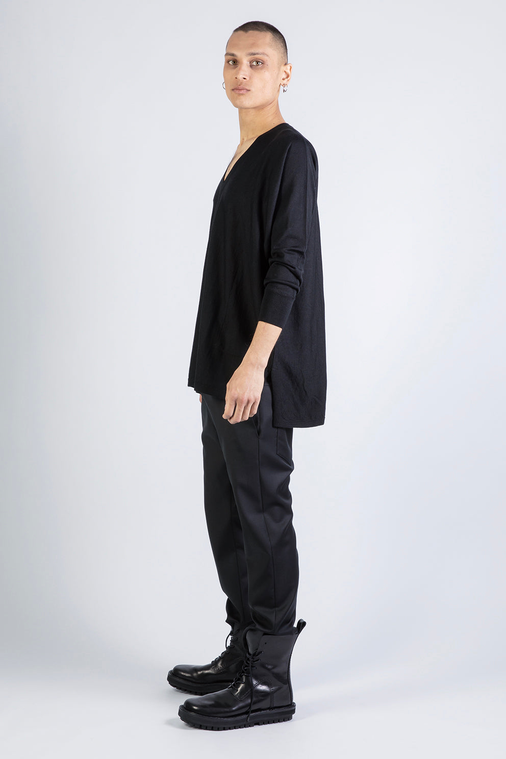 esther-perbandt-moonlight-pullover-herren-merino-schwarz image 3