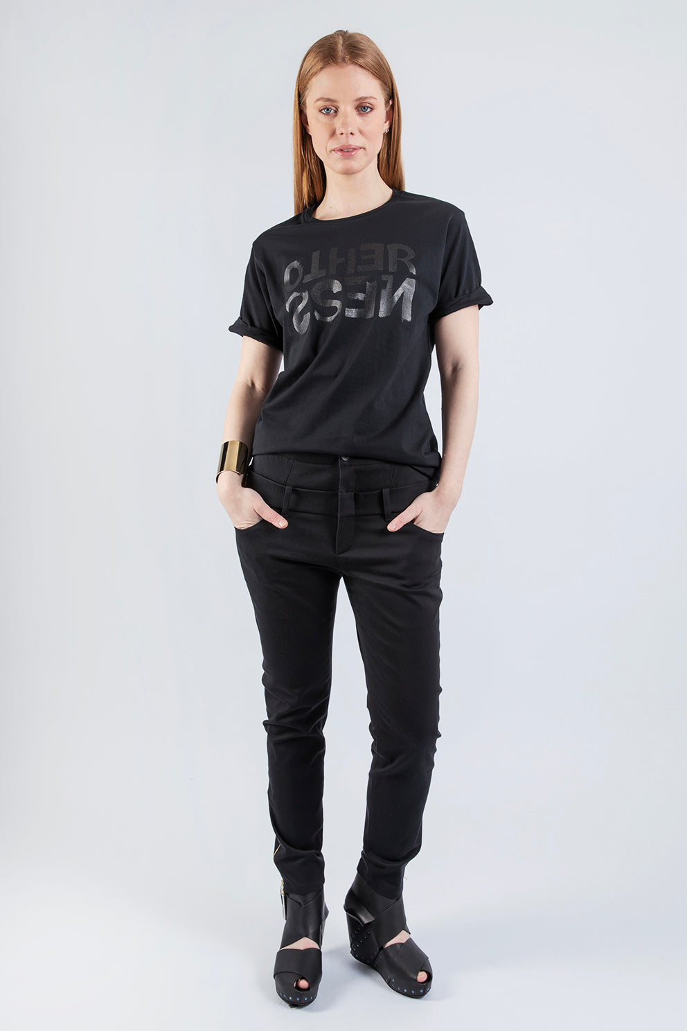 esther-perbandt-otherness-t-shirt-damen-schwarz-bio-baumwolle image 3
