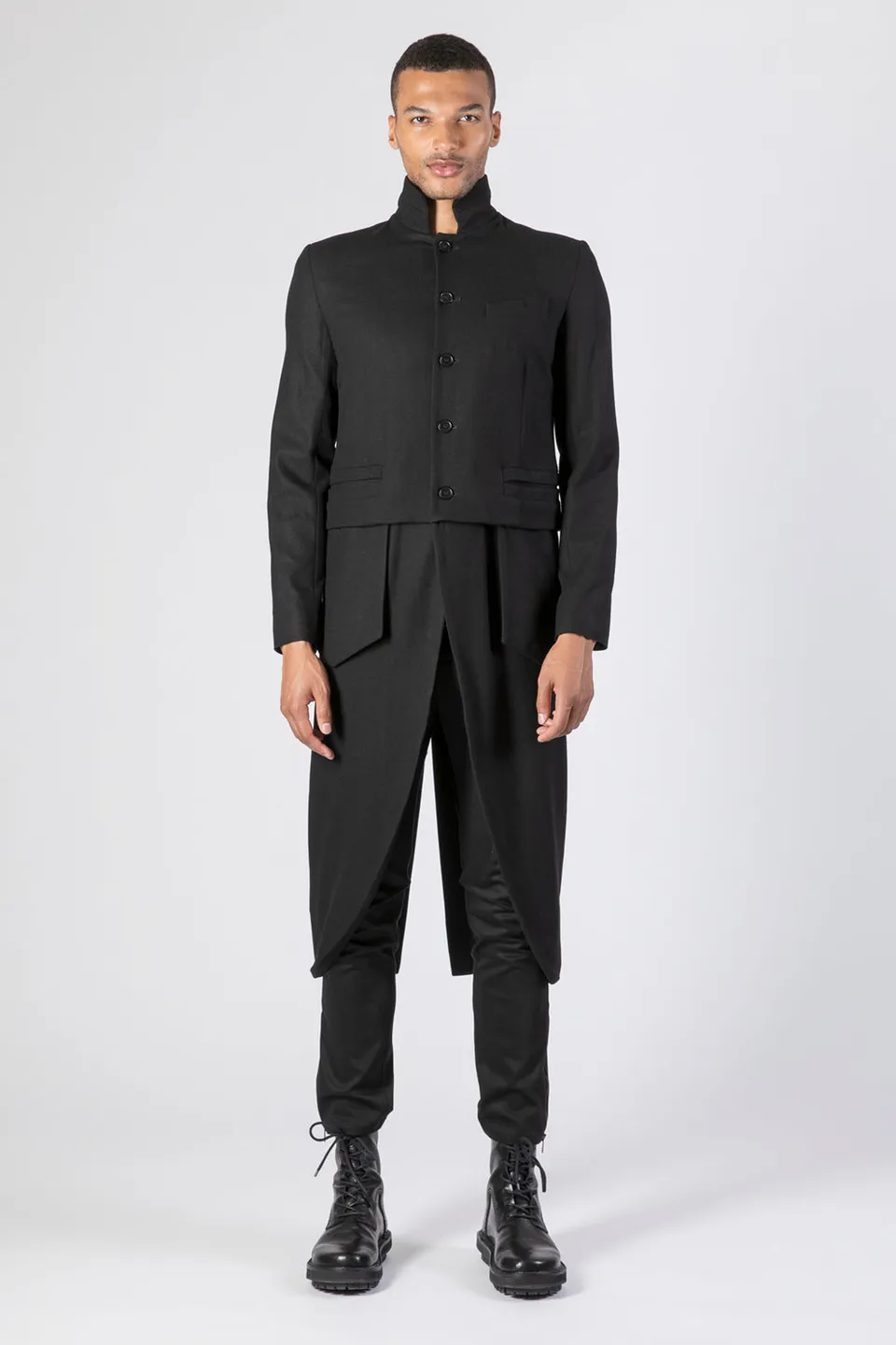 esther-perbandt-tailcoat-mantel-herren-schwarz-wolle image 1