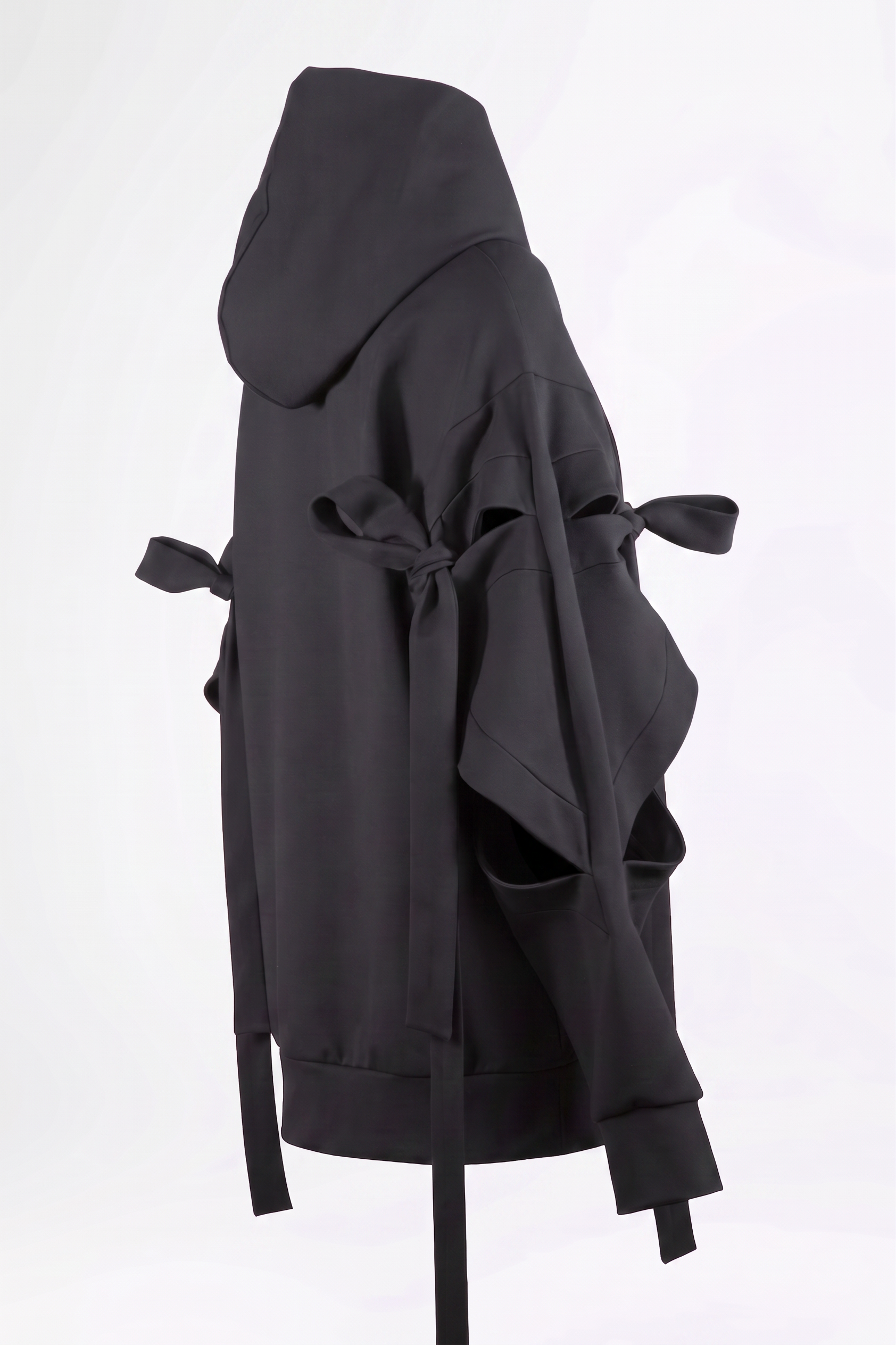esther-perbandt-blackhearts-hoodie-schwarz-damen-oversize image 5