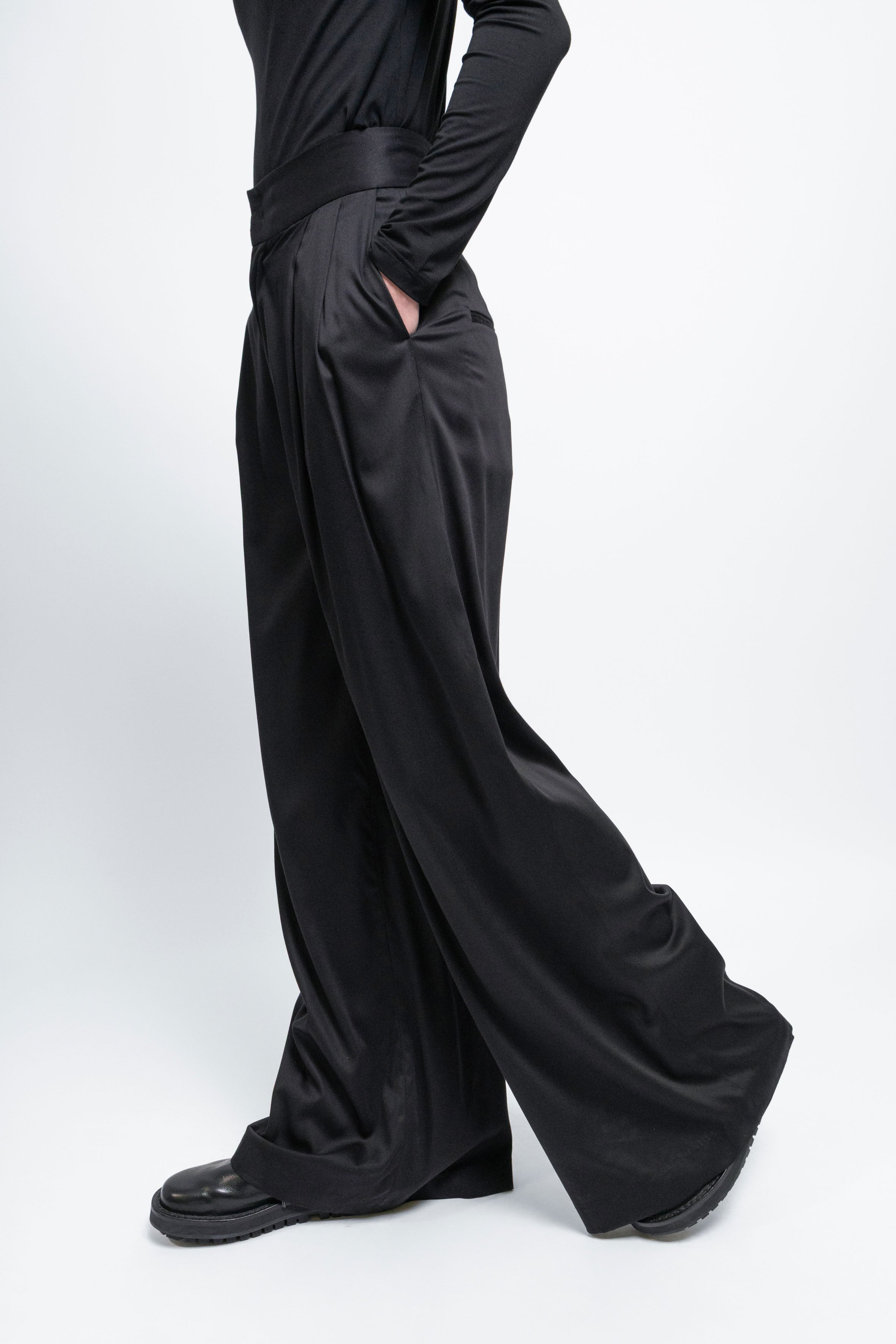 esther-perbandt-georgia-hose-herren-schwarz-weit-viskose image 8