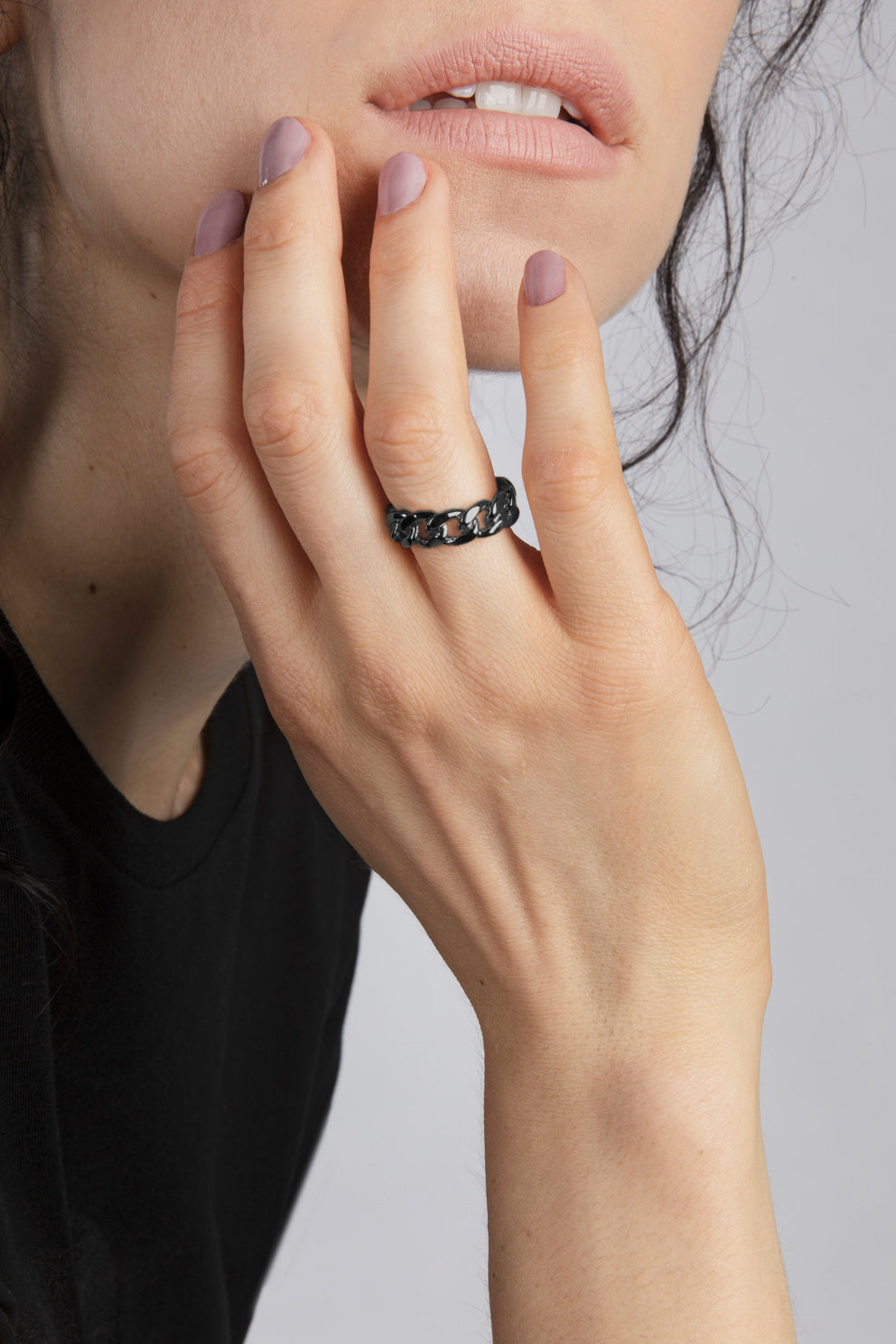 esther-perbandt-tank-chain-fine-ring-gunmetal-edelstahl image 3