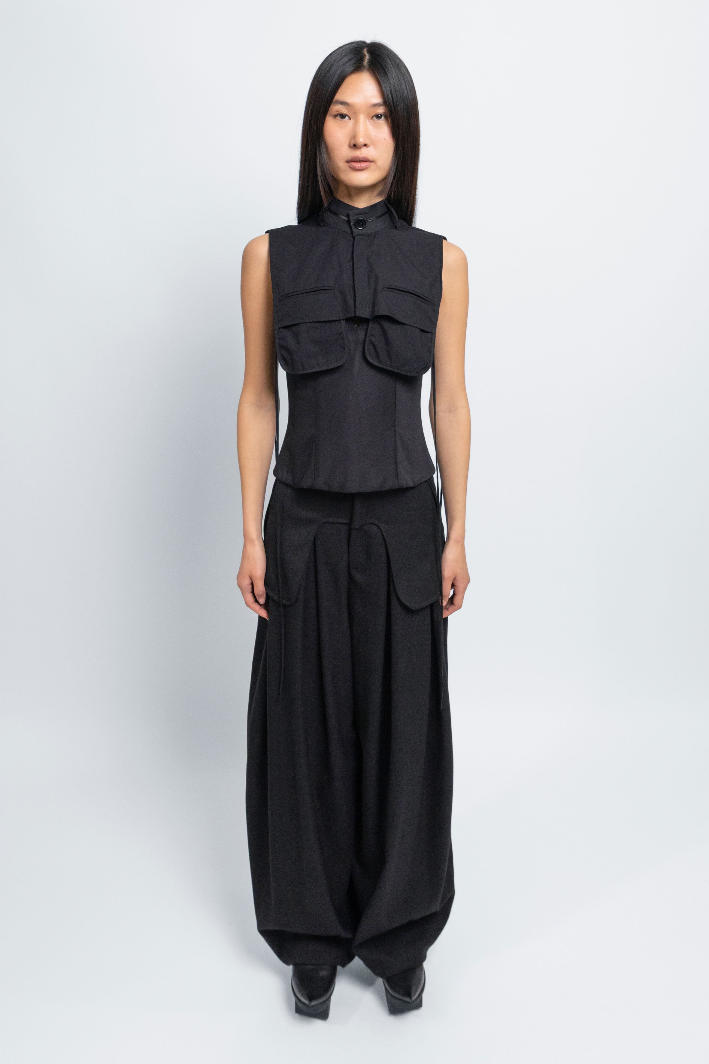 esther-perbandt-wild-waistband-shirt-schwarz-rmellos-baumwolle image 1