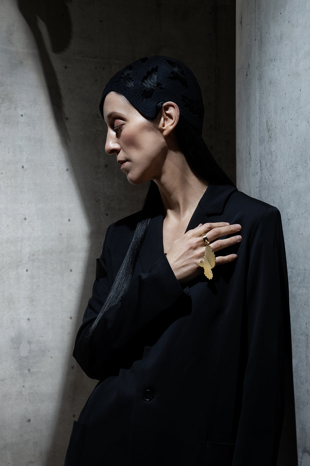 esther-perbandt-bird-ring-gold-gr-54-vogel-goldring-messing image 3