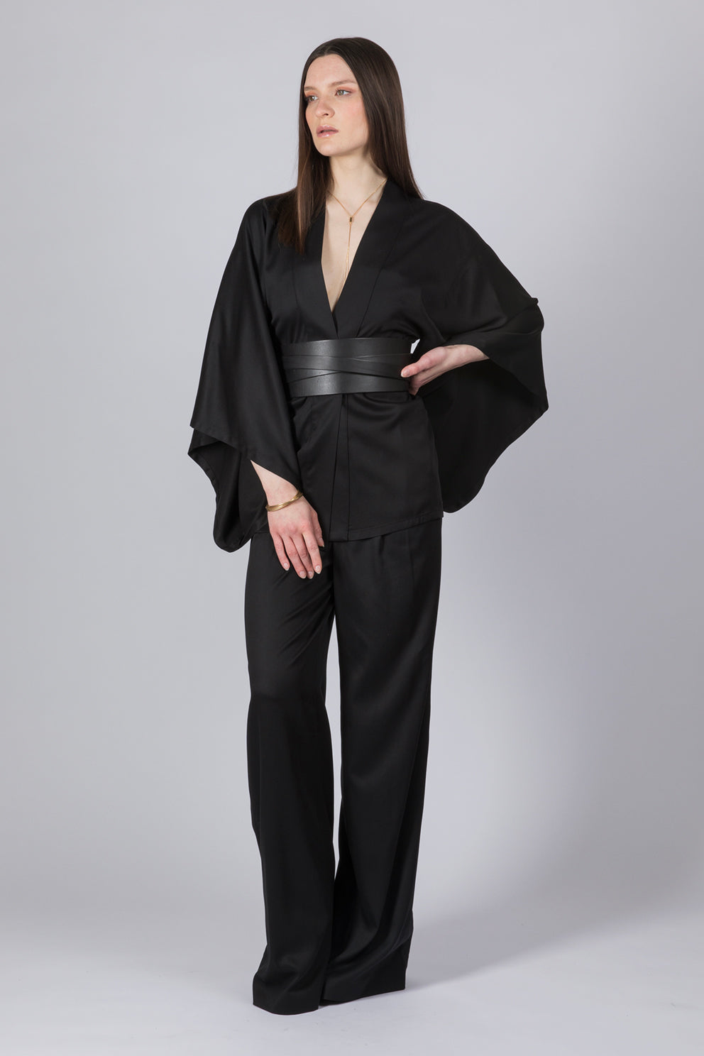 esther-perbandt-ease-kimono-damen-schwarz-viskose-kurz image 1