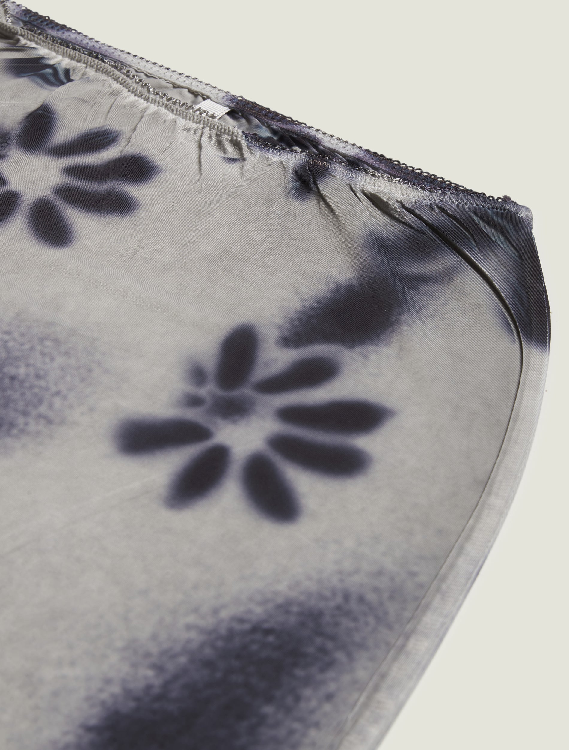 ioannes-tube-midi-skirt-rock-blumenprint-slim-fit image 2