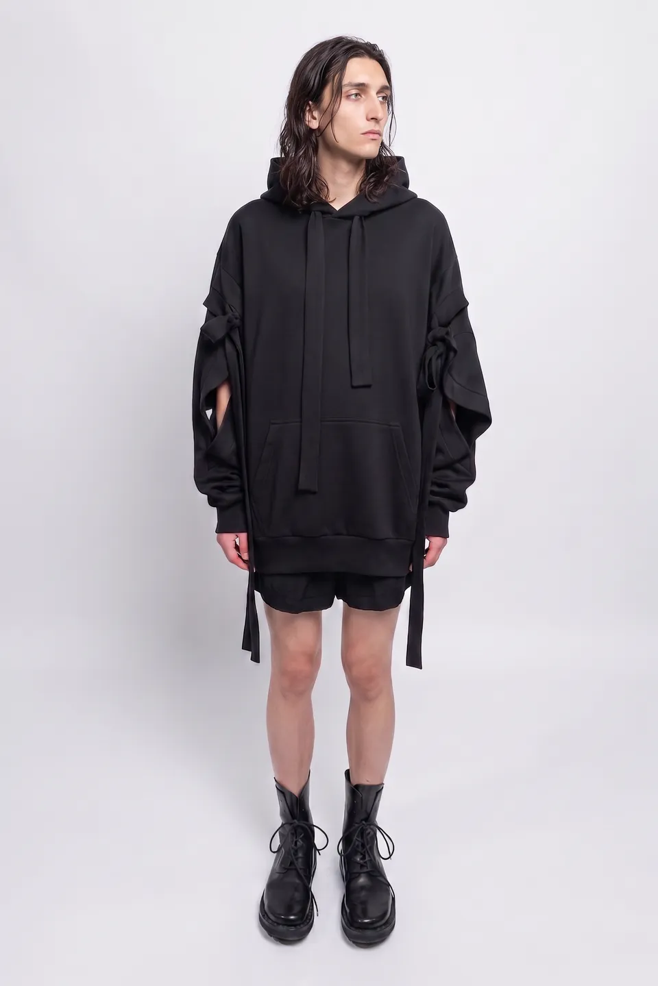 esther-perbandt-blackhearts-hoodie-herren-schwarz-oversized image 1