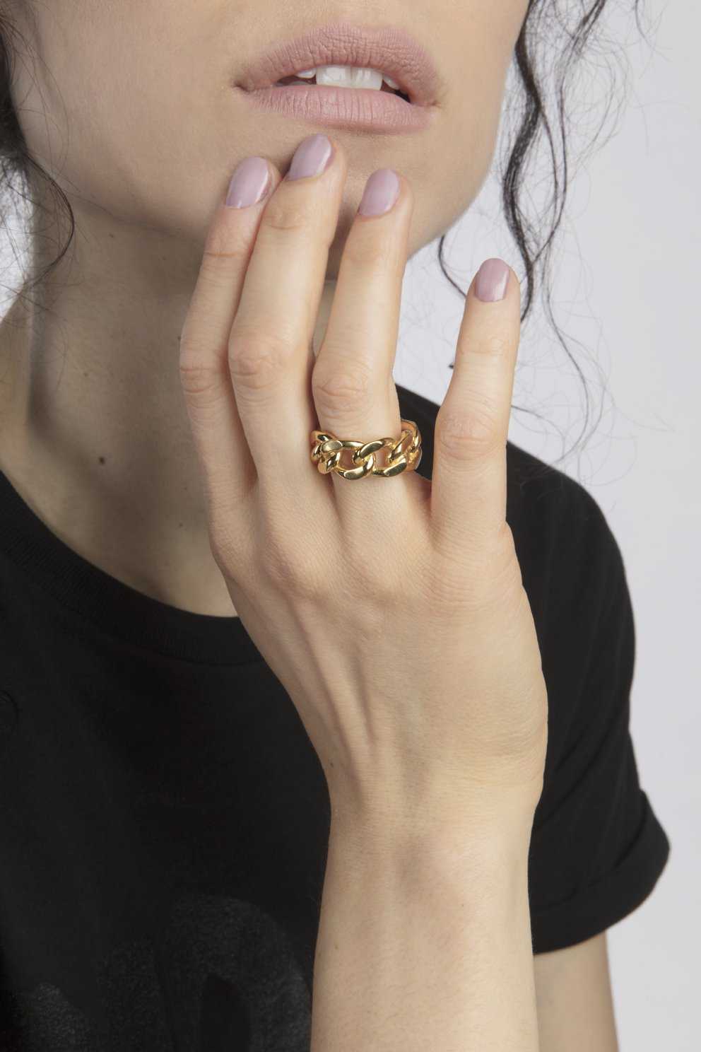 esther-perbandt-tank-chain-bold-ring-gold-edelstahl image 5