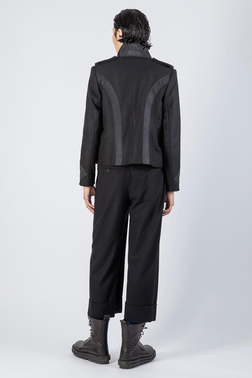 esther-perbandt-initial-jacke-herren-schwarz-wolle image 4