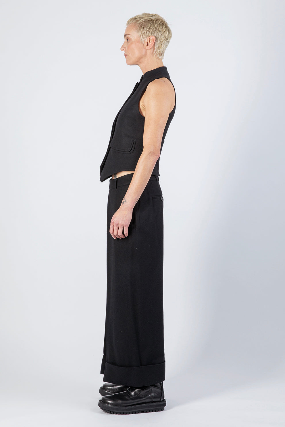 esther-perbandt-unfold-pants-damen-schwarz-wolle-weit image 6