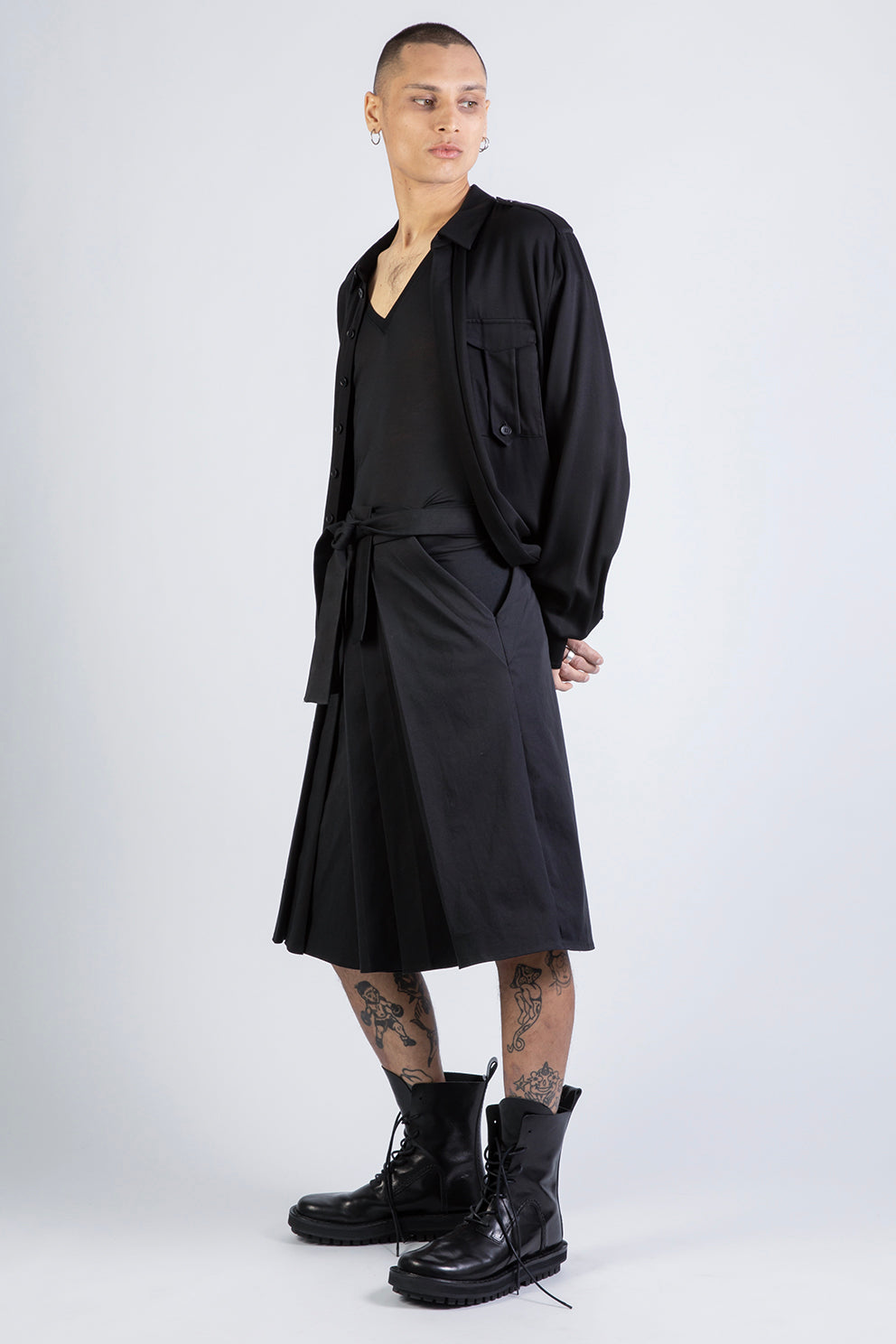 esther-perbandt-martial-art-hose-herren-schwarz-weit-wolle image 4
