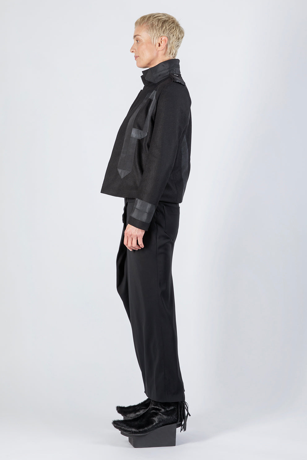 esther-perbandt-initial-jacke-schwarz-wolle-kaschmir image 7